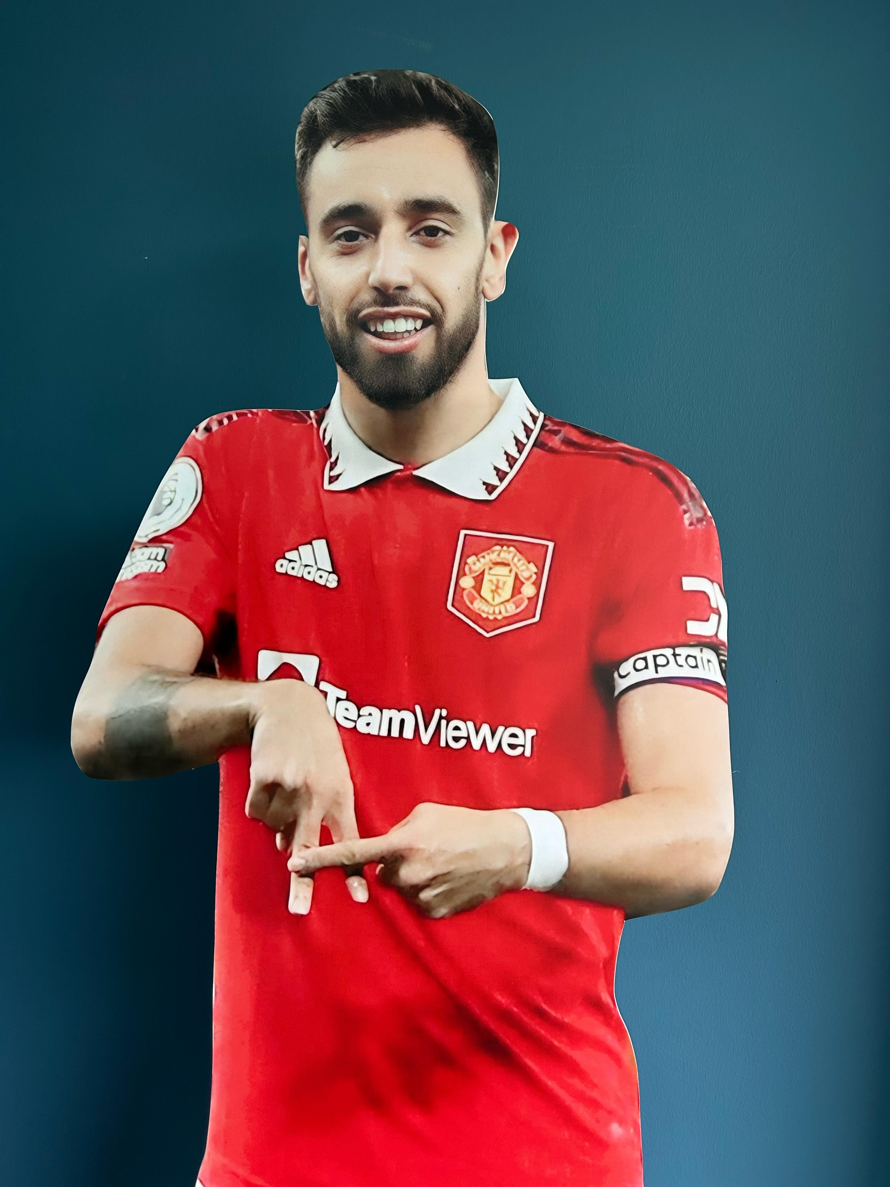 Bruno Fernandes Portugese voetballer Kartonnen uitsparing Levensgroot staand model Fernandes Voetballer Model
