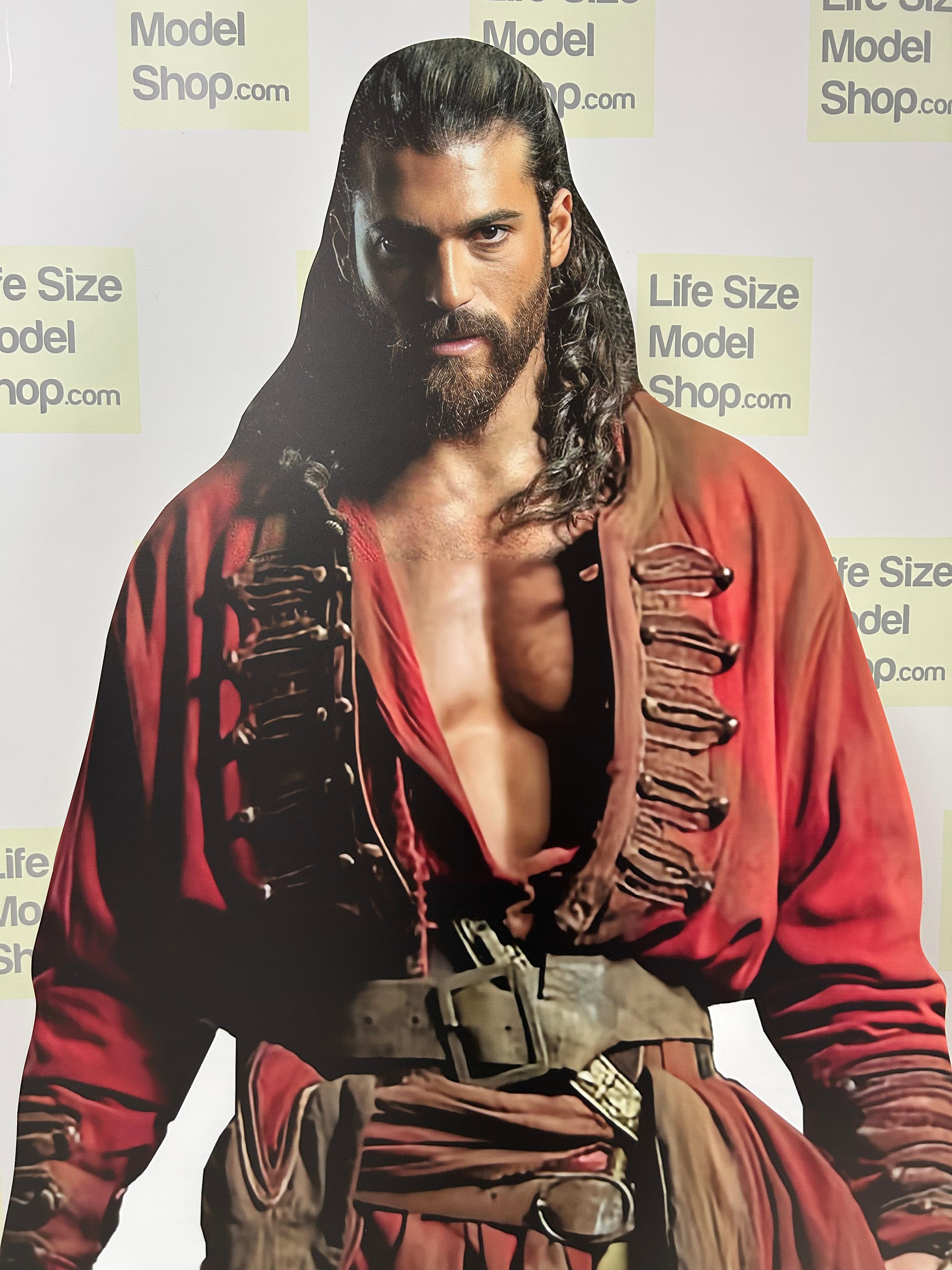 Can Yaman, modèle en carton découpé grandeur nature, maquette d'acteur turc