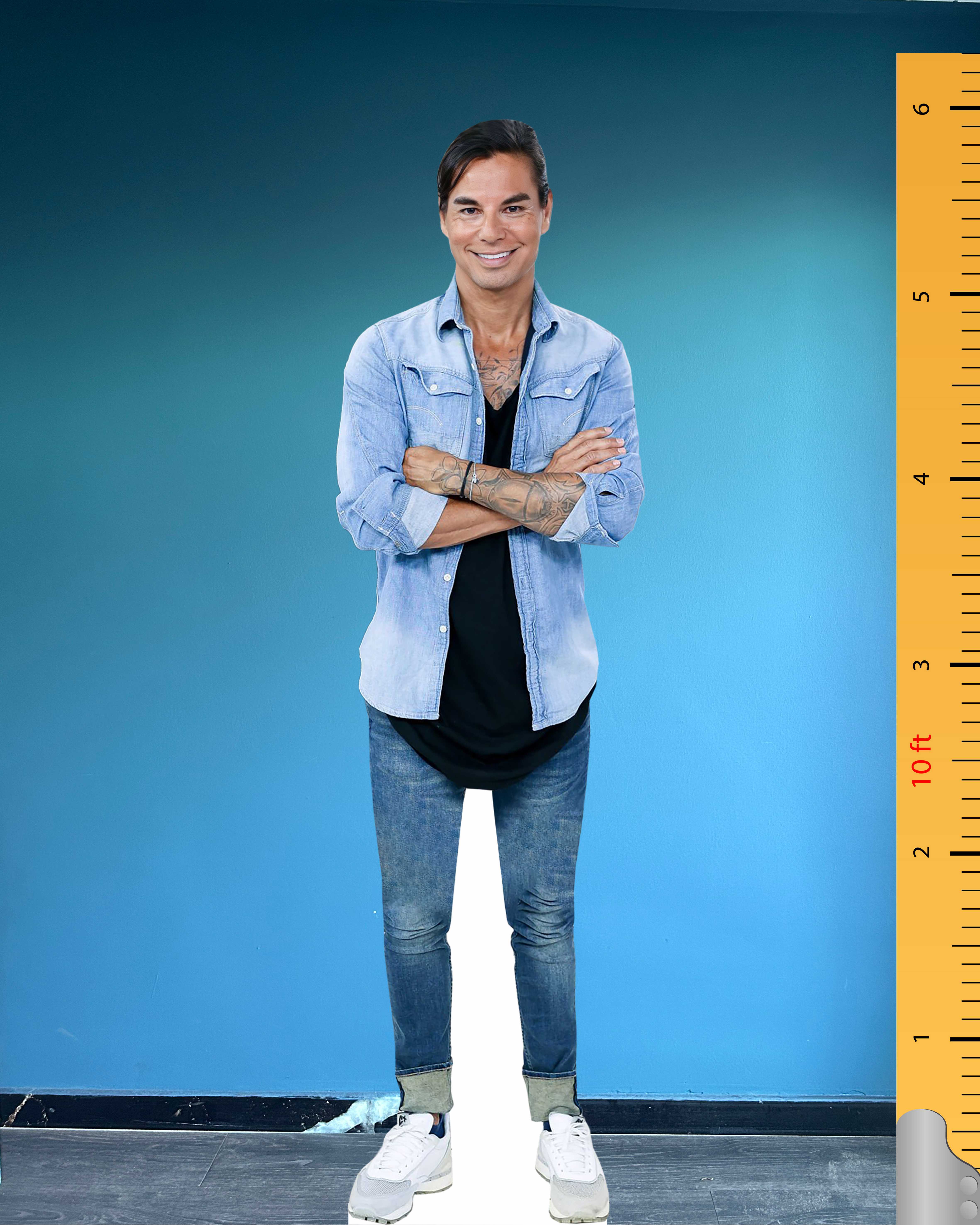 🎤 Plastikowa figura Julio Iglesiasa Jr. w naturalnej wielkości – Edycja Celebryta, Hiszpański Piosenkarz