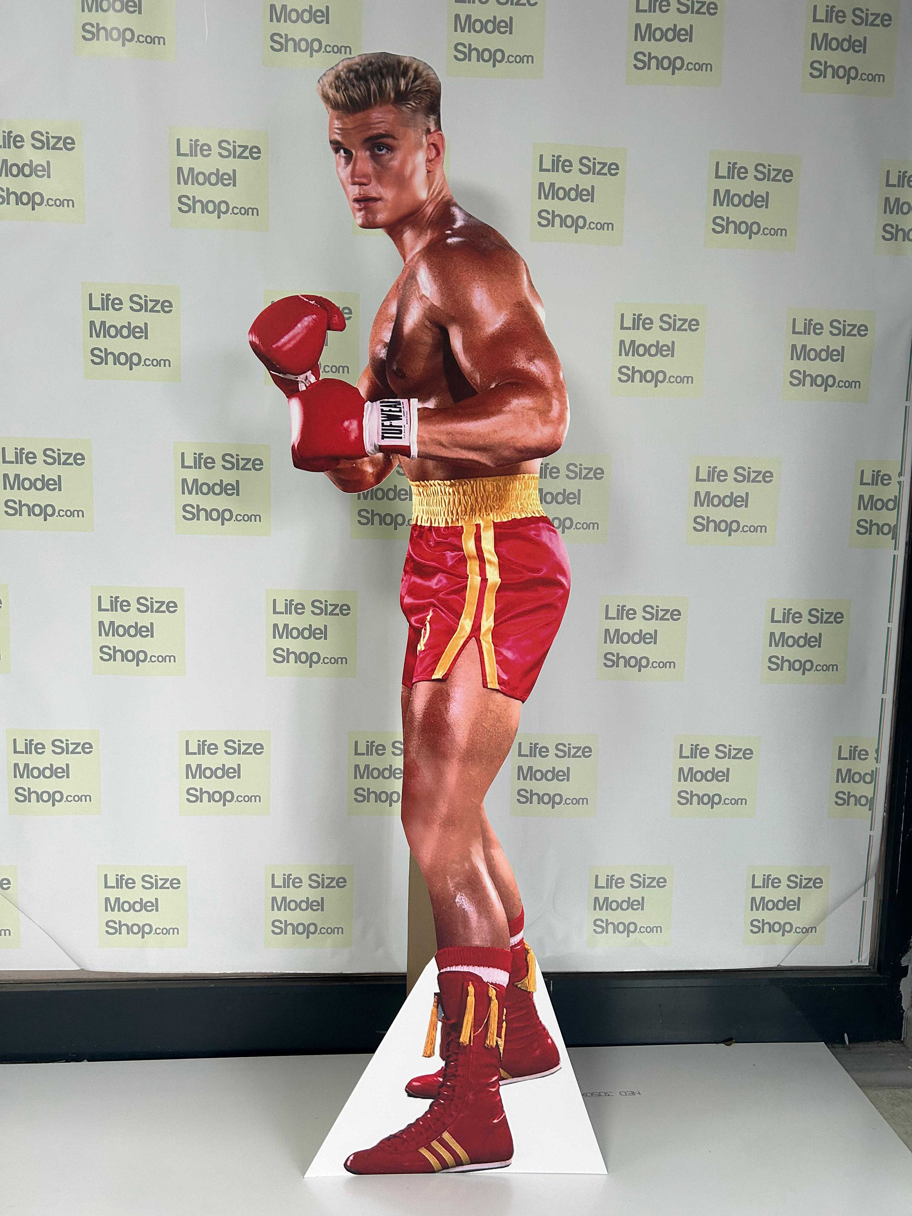 نموذج دولف لوندغرين المقطوع من الورق المقوى لروكي إيفان دراغو، نموذج بلاستيكي قائم