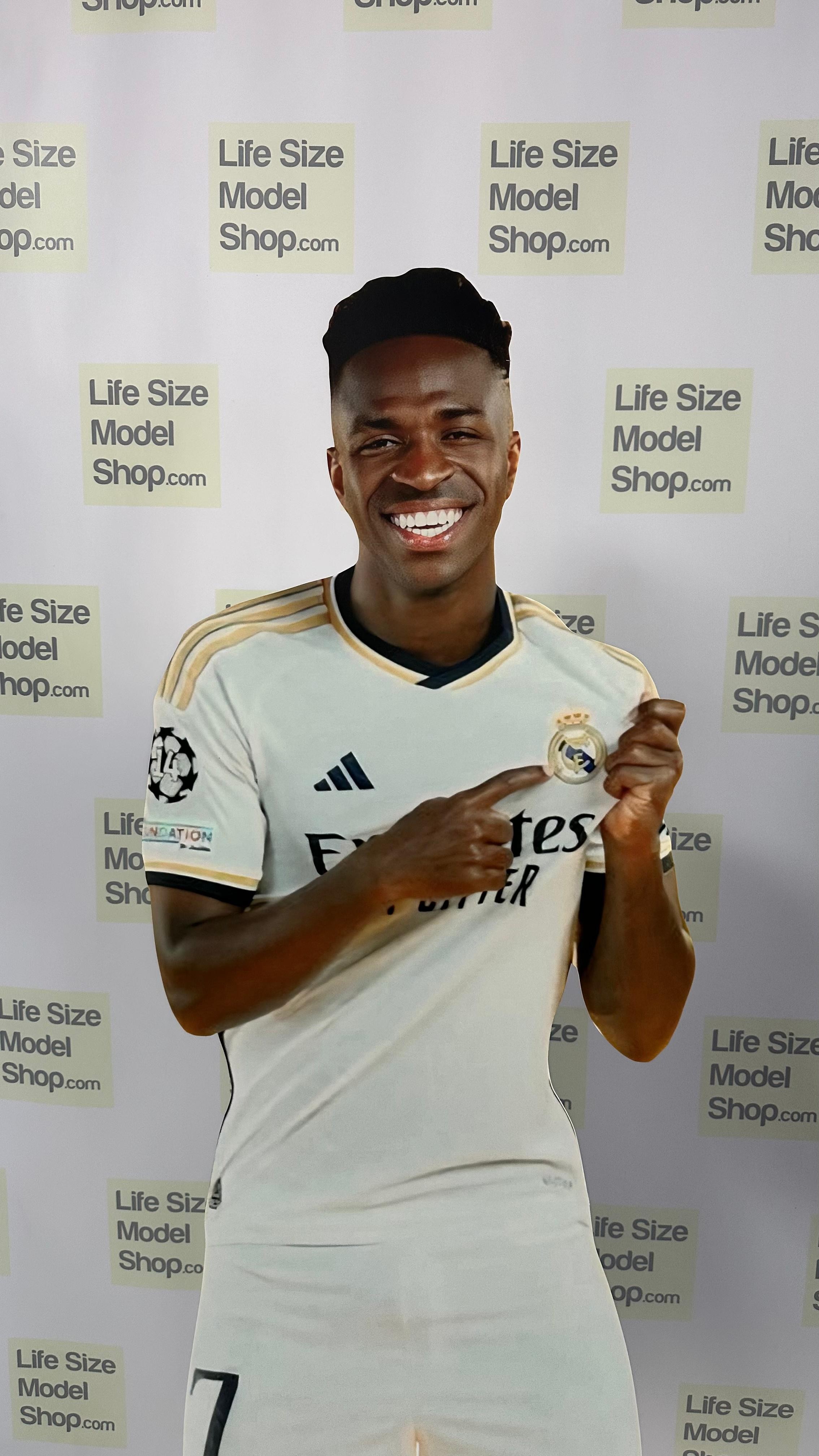 Vinicius Junior Recorte de Papelão Modelo em Tamanho Real Standee Vinicius Jogador de Futebol Modelo