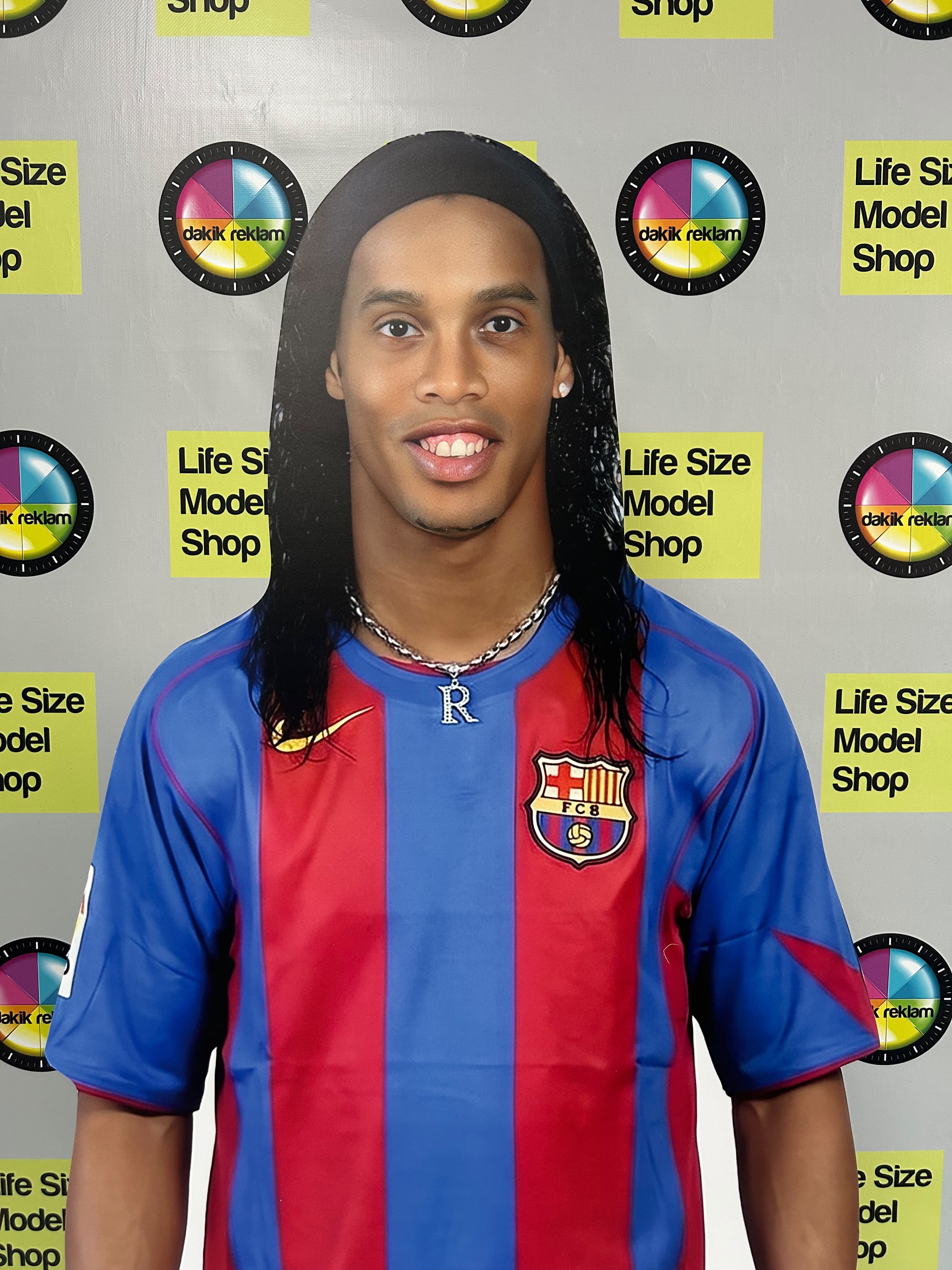Ronaldinho Maketi FC Barcelona Gerçek Boy – #10 Numara Sihirbaz
