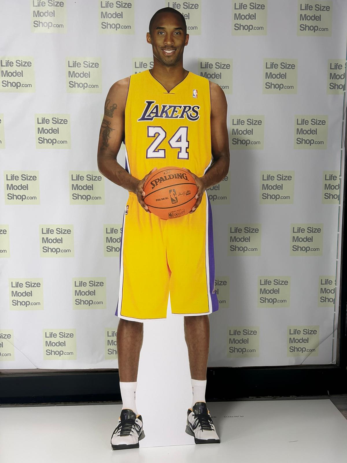 Kobe Bryant   Maketi Ayaklı  2 Boyutlu Tam Boy Plastik Maket