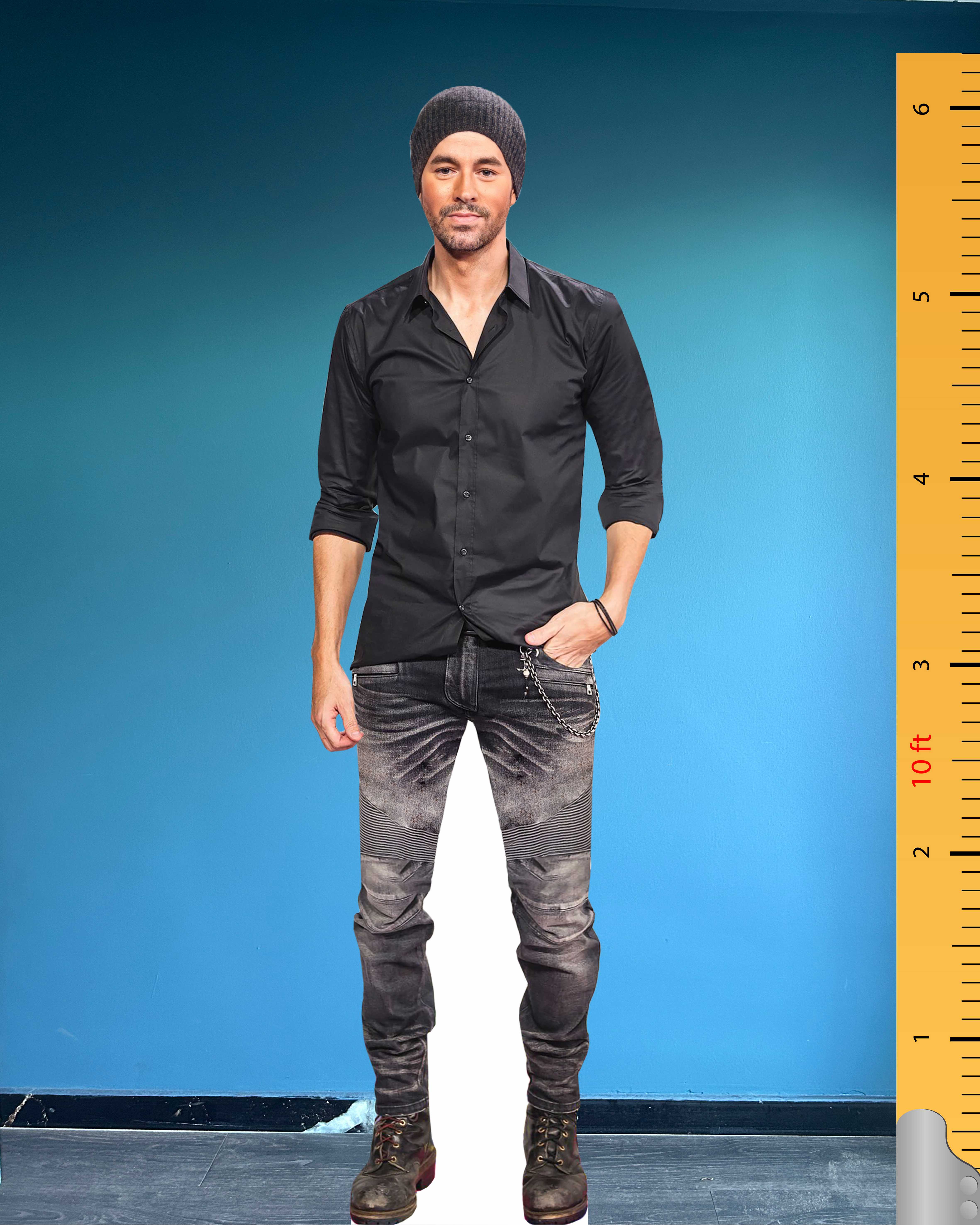 🎤 Kartonowa figura Enrique Iglesiasa w naturalnej wielkości – Edycja Czerwonego Dywanu LOS40 Music Awards