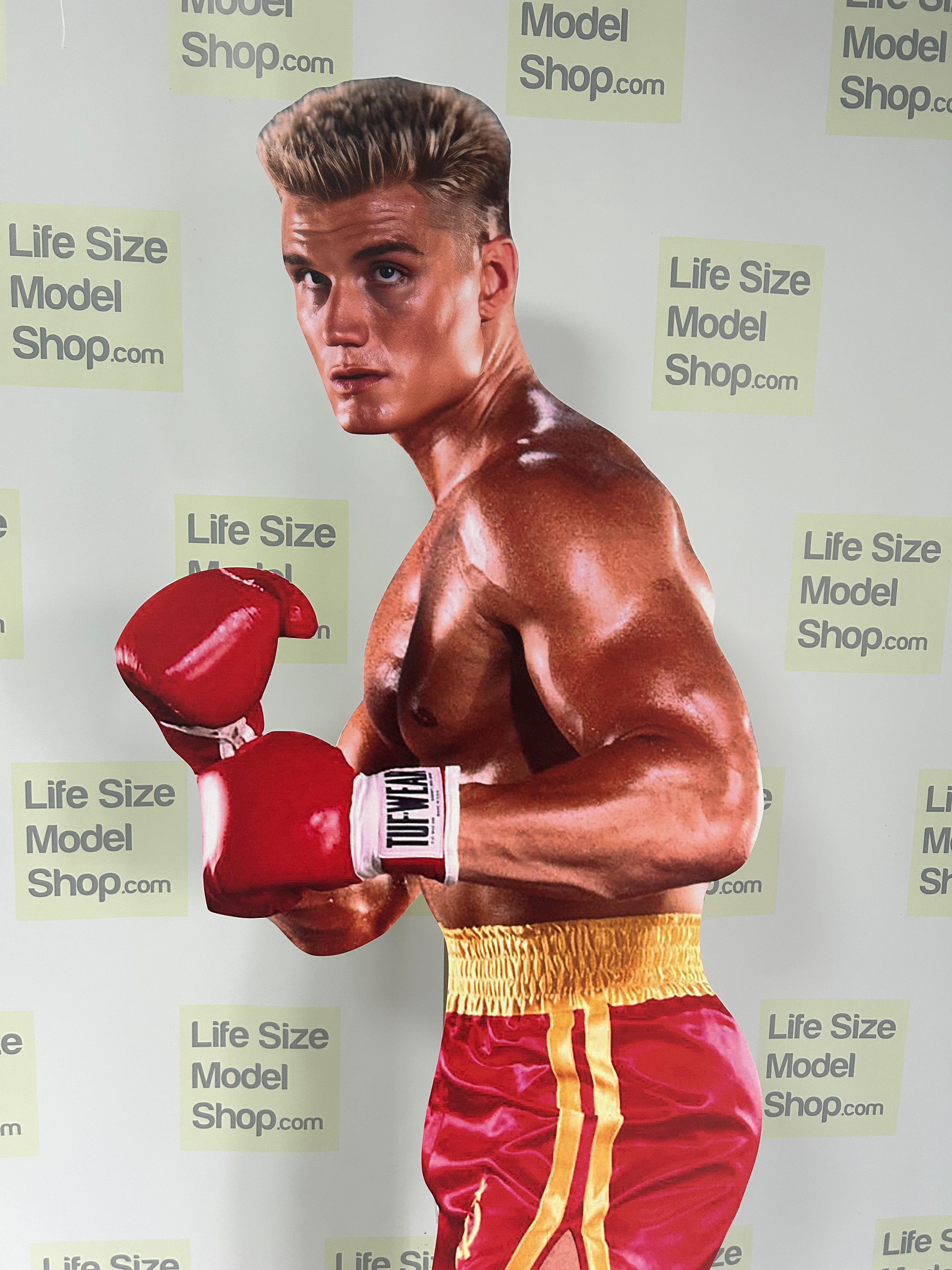 نموذج دولف لوندغرين المقطوع من الورق المقوى لروكي إيفان دراغو، نموذج بلاستيكي قائم