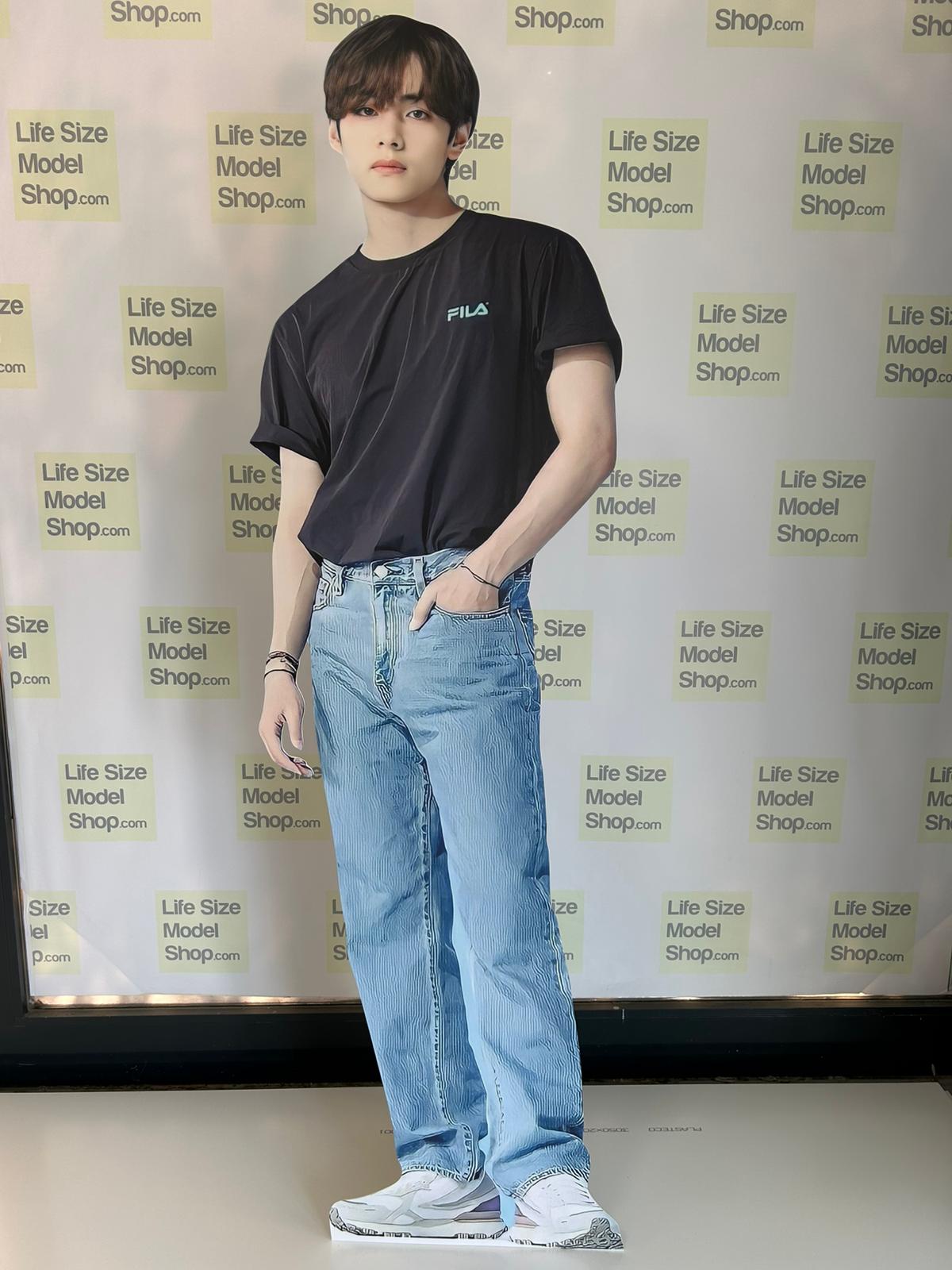 Kim Tae Hyung Bts V Modèle de découpe en carton grandeur nature Standee Chanteur sud-coréen BTS V