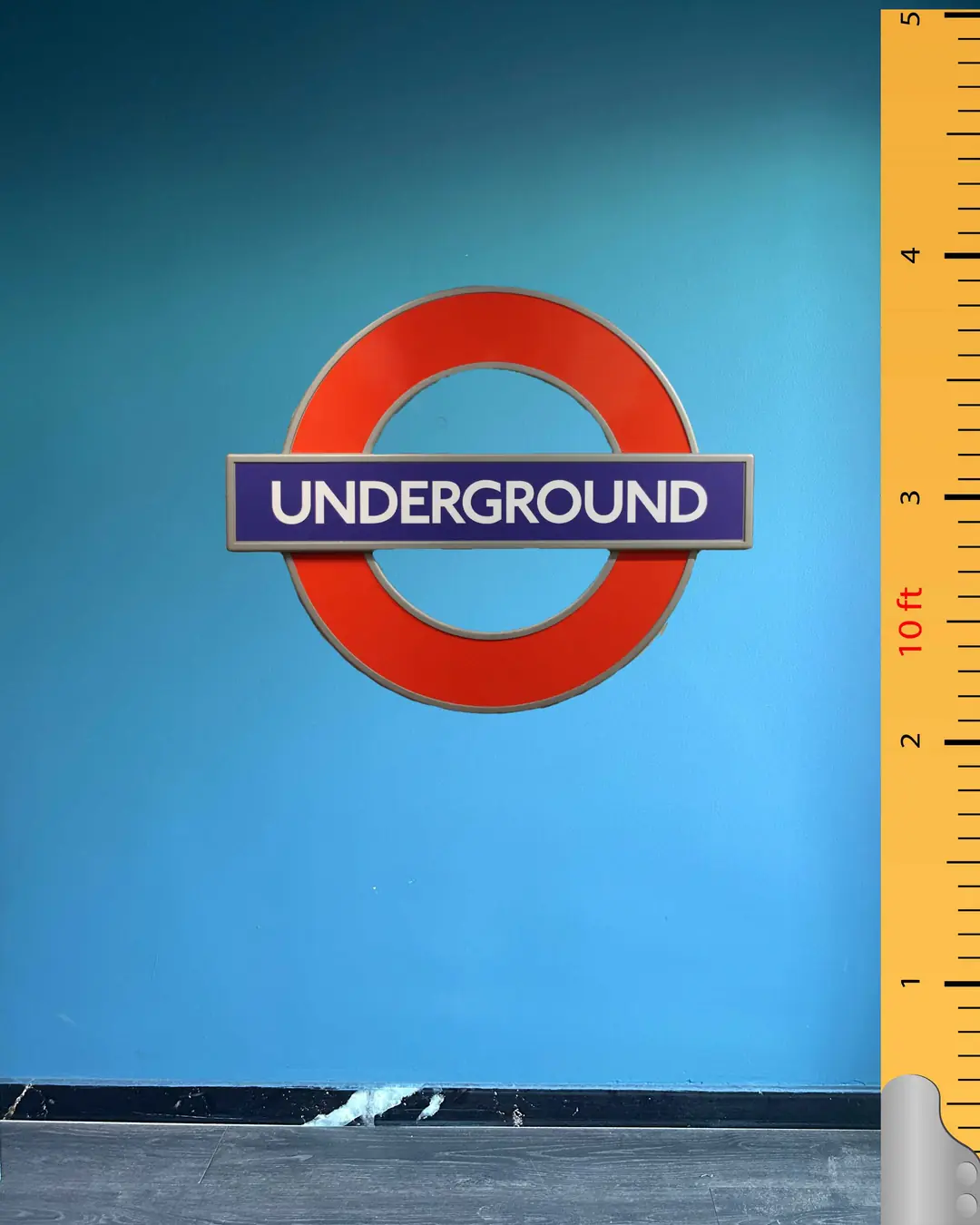 London Underground's iconic \, image size:1080x1350