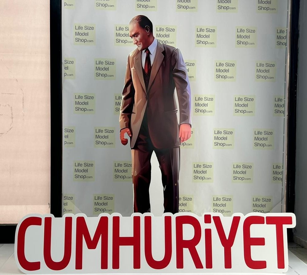 Atatürk Maketi ve Cumhuriyet Yazısı Dekor Kutlama Maketi Ayaklı Figür Cumhuriyet Kutlama Maketi
