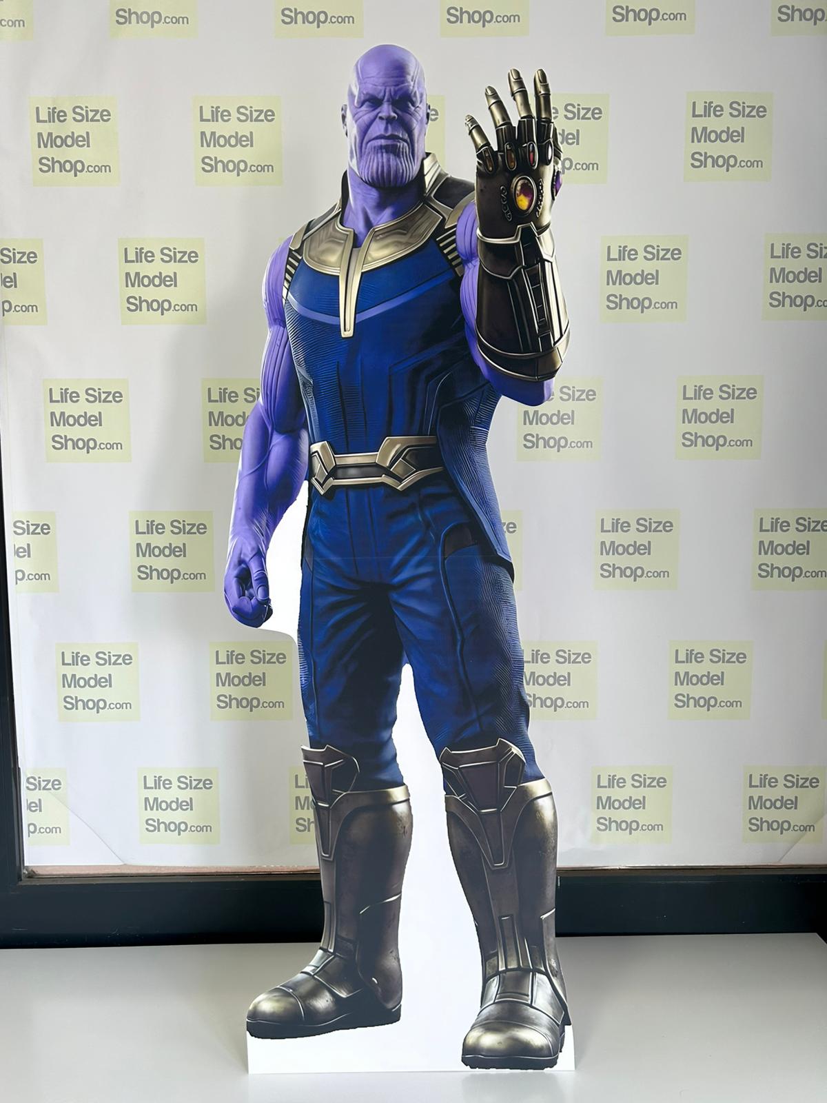 Figurine Marvel en carton découpé Thanos, personnage fictif, en plastique