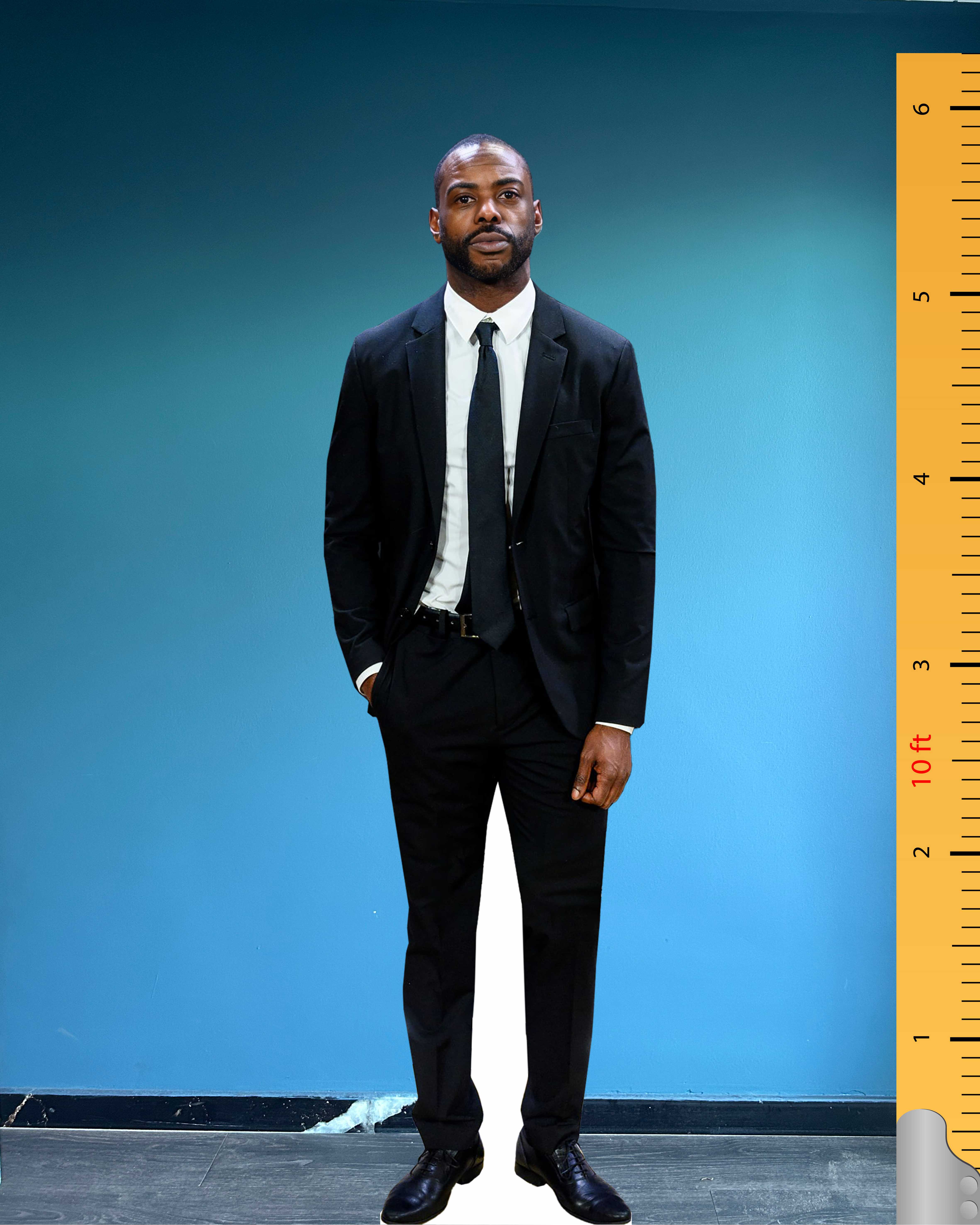 🎬 Kartonowa figura Boré Buiki w naturalnej wielkości – Edycja Czerwonego Dywanu 27. Festiwalu w Maladze