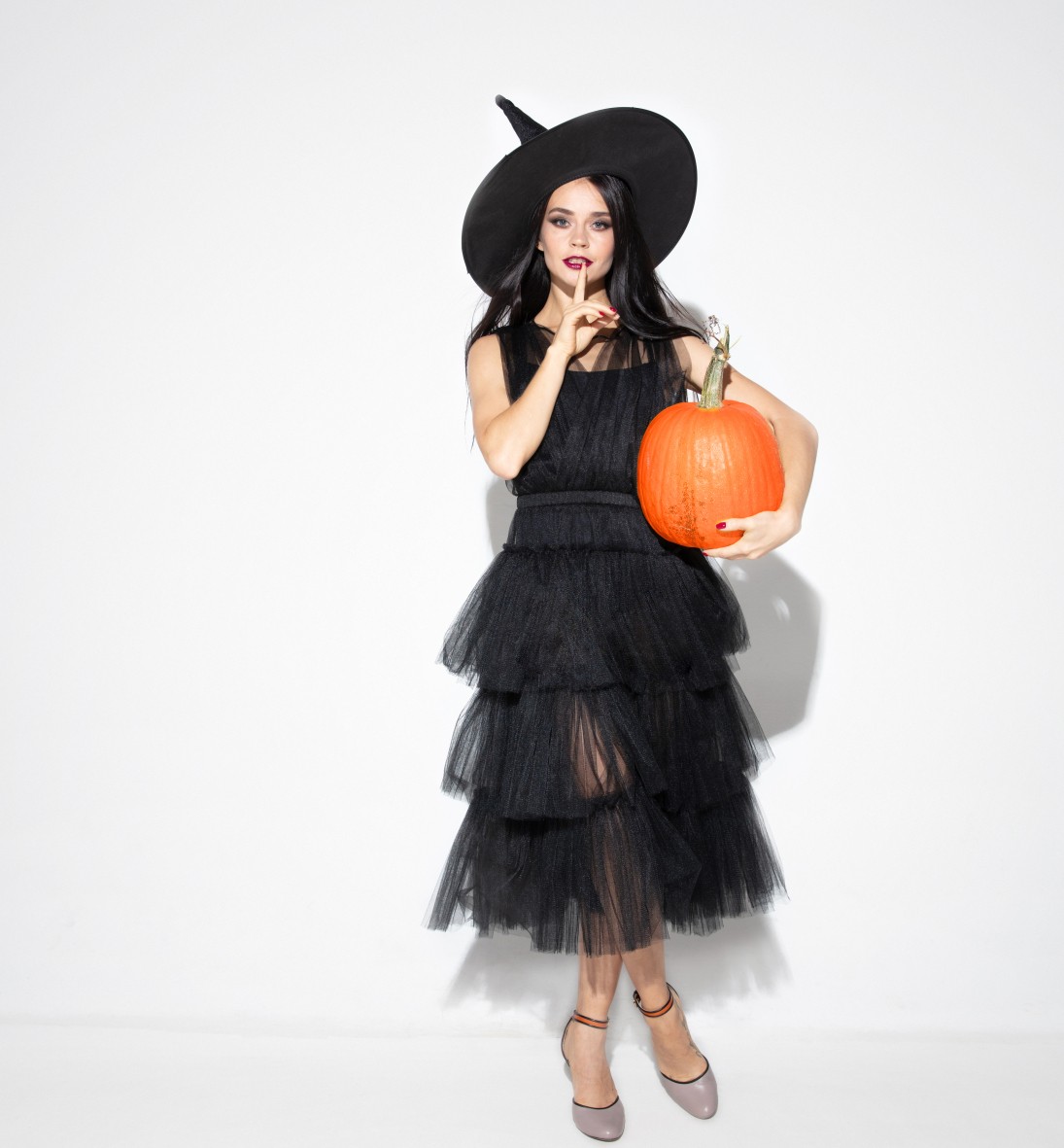 Concepto de sombrero negro para disfraz de Halloween, viernes negro, modelo de calabaza a tamaño real