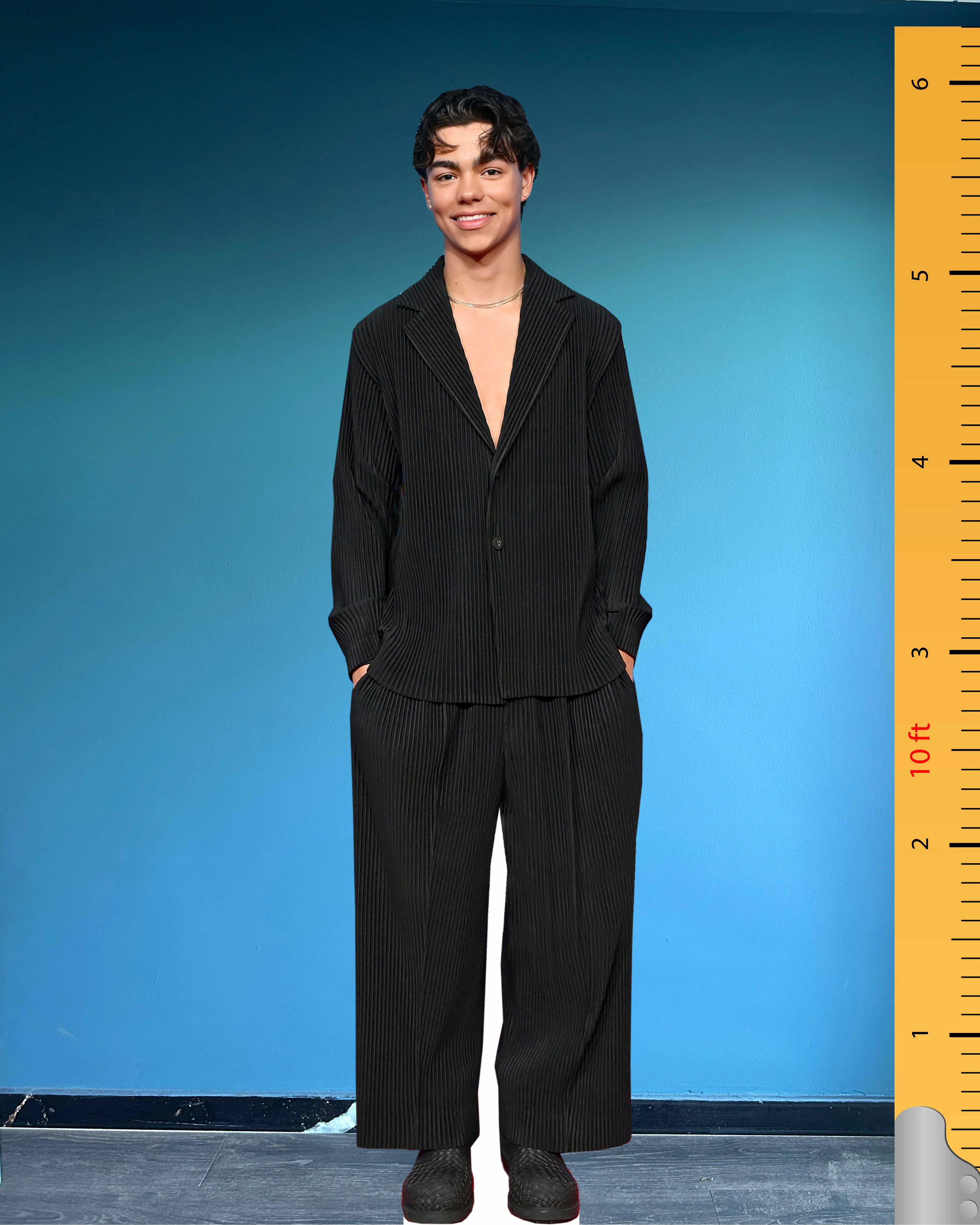 🌟 Kartonowa figura w naturalnej wielkości Malachi Barton – Światowa premiera Królewny Śnieżki