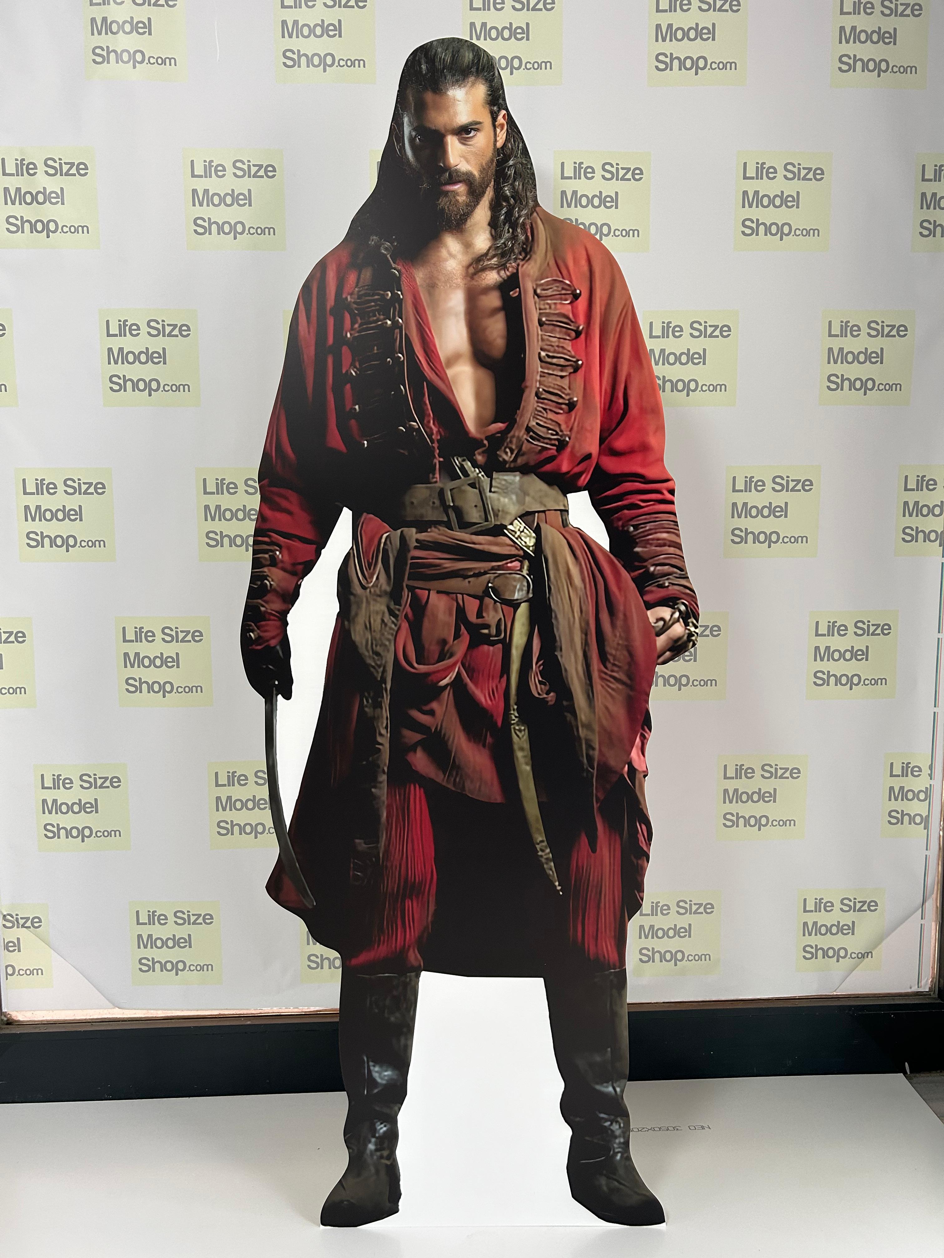 Can Yaman, modèle en carton découpé grandeur nature, maquette d'acteur turc