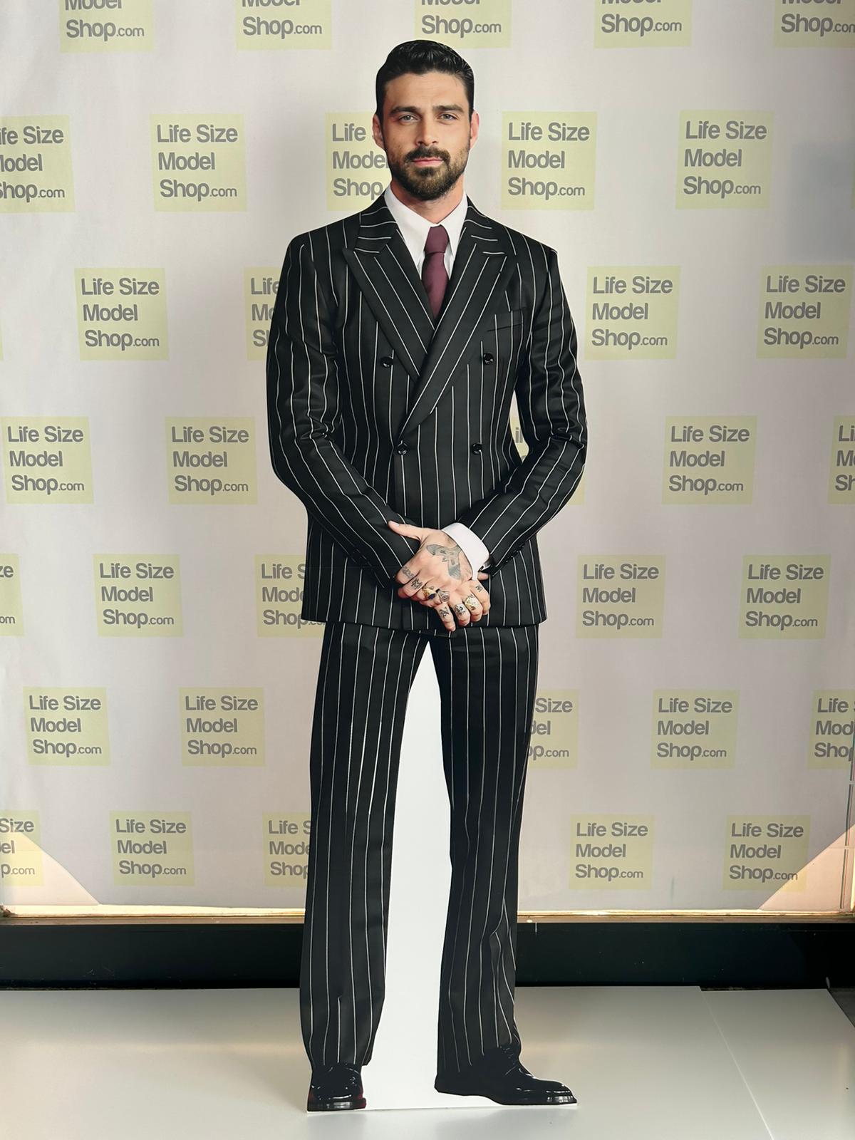 Michele Morrone Modelo de papelão recortado em tamanho real, modelo de plástico para tapete vermelho