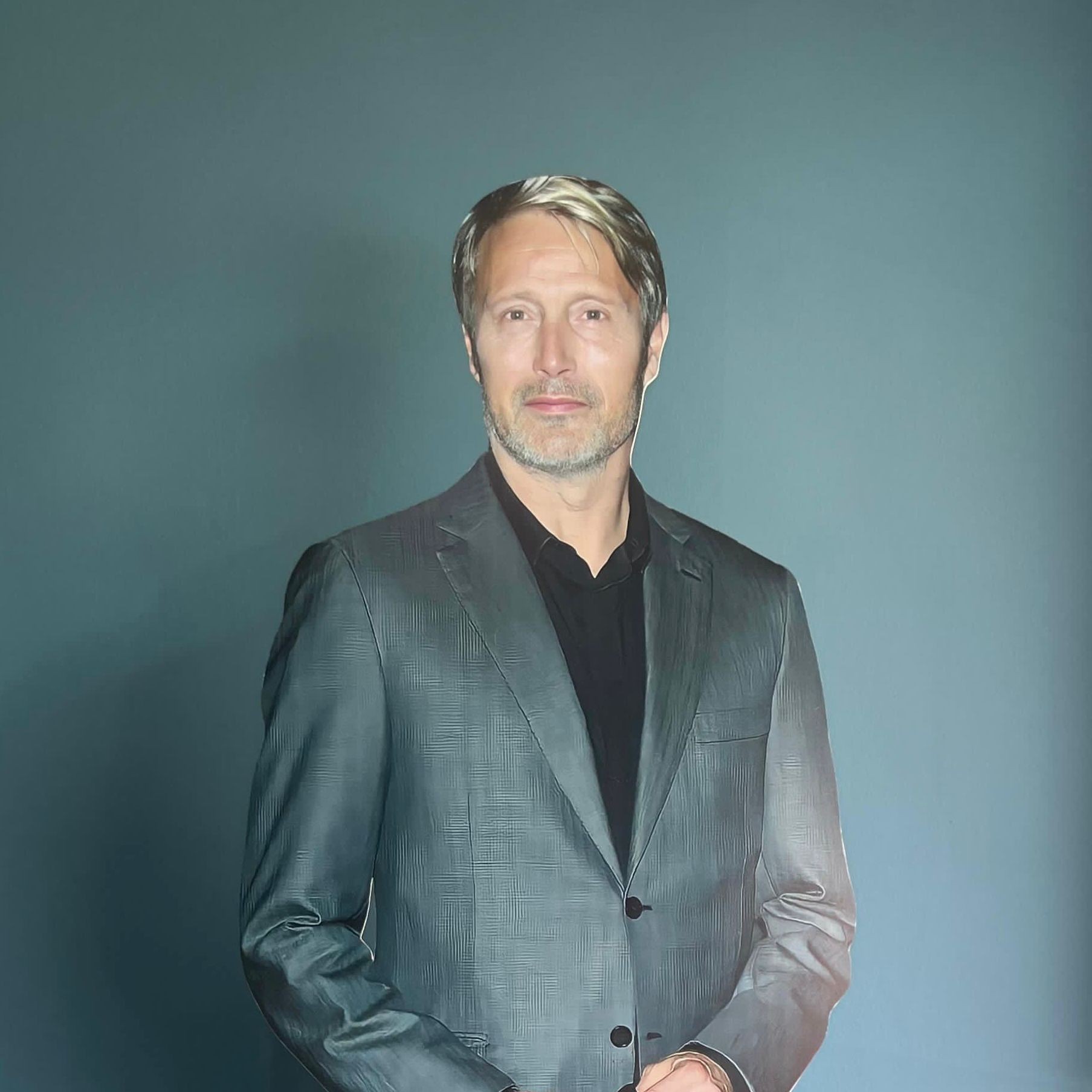 Mads Mikkelsen Gerçek Boyutlu Plastik Özel Kesim Maket