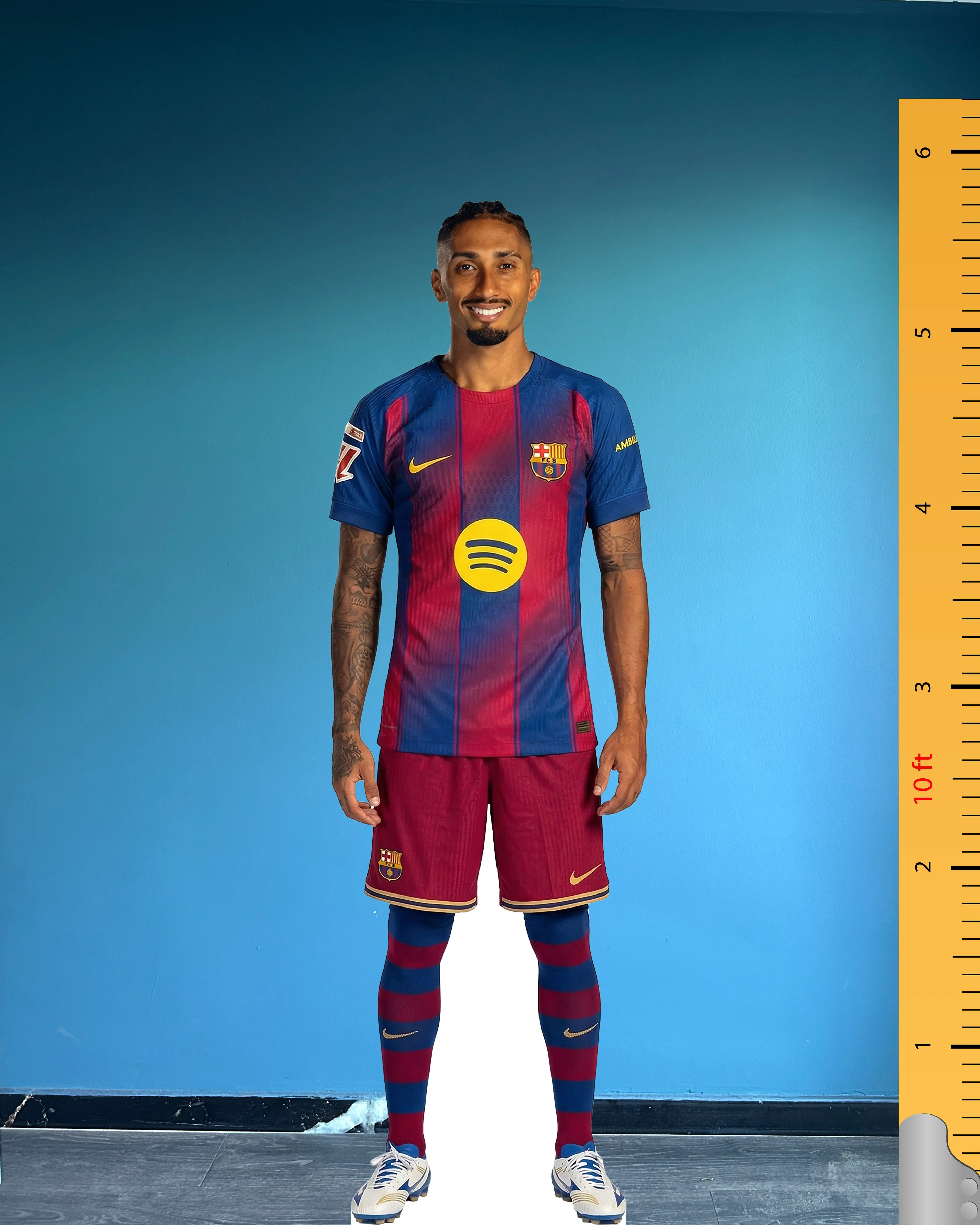 Raphinha Maketi Gerçek Boy Standee – FC Barcelona #11 Özel La Liga