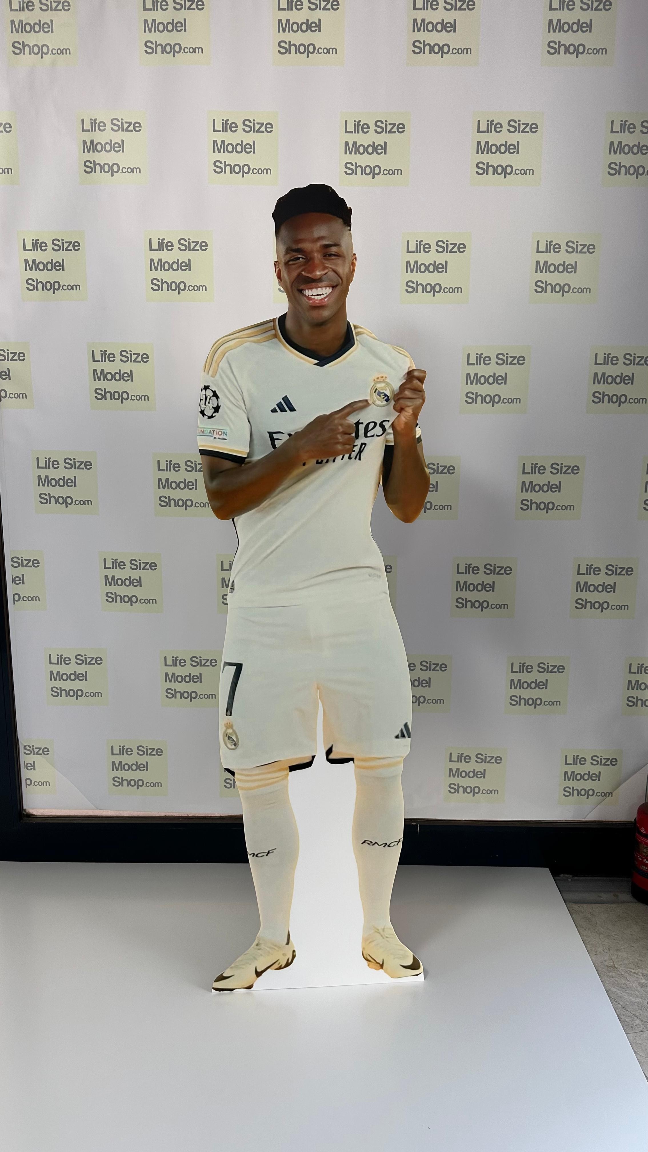 Vinicius Junior Recorte de Papelão Modelo em Tamanho Real Standee Vinicius Jogador de Futebol Modelo