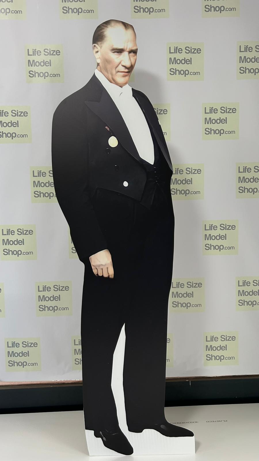Atatürk Maketi Smokinli Mustafa Kemal Atatürk Maketi Plastik Maket 175cm Tam Boy