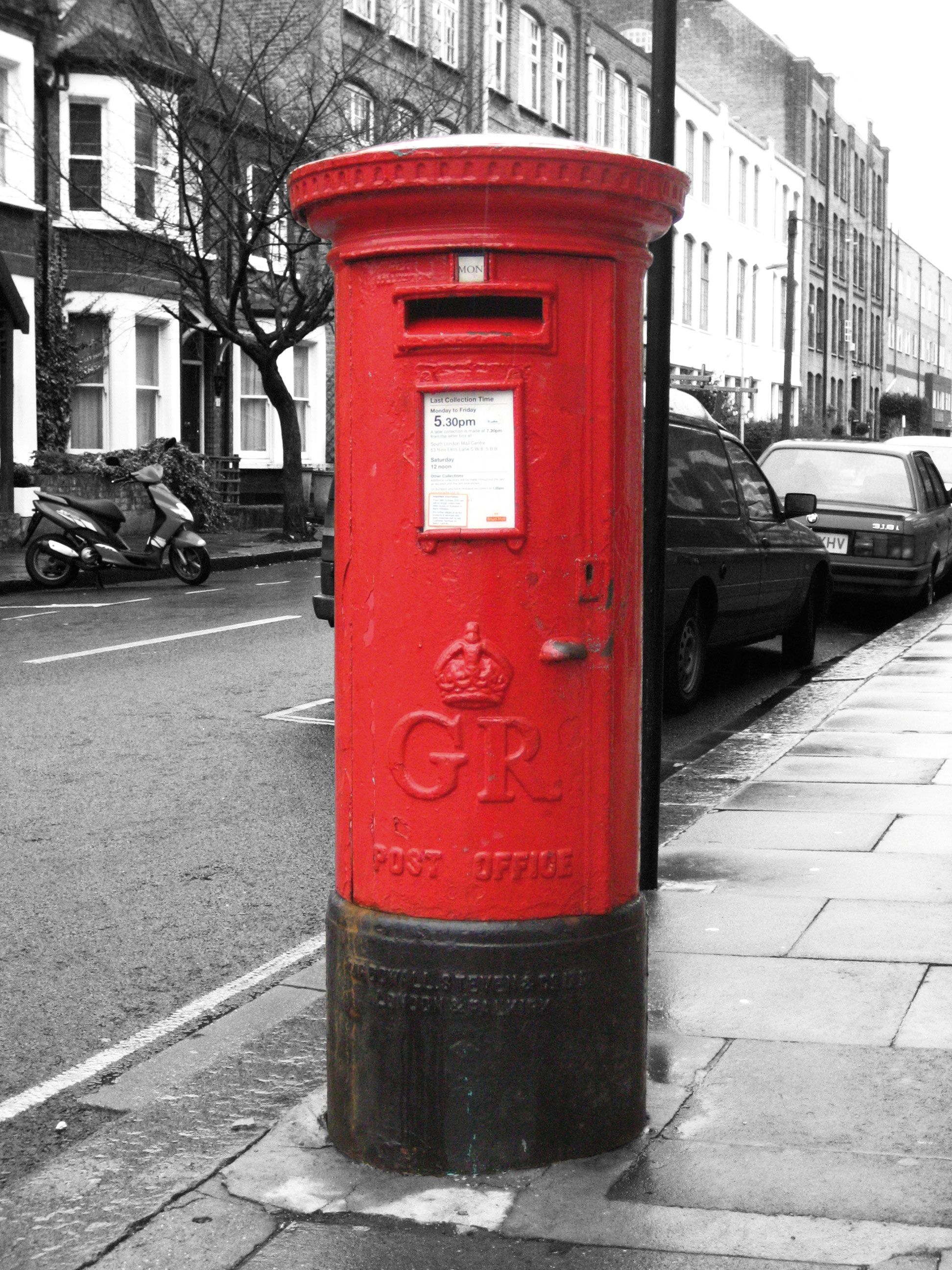 Decoración recortada en PVC del icónico "buzón" de Londres