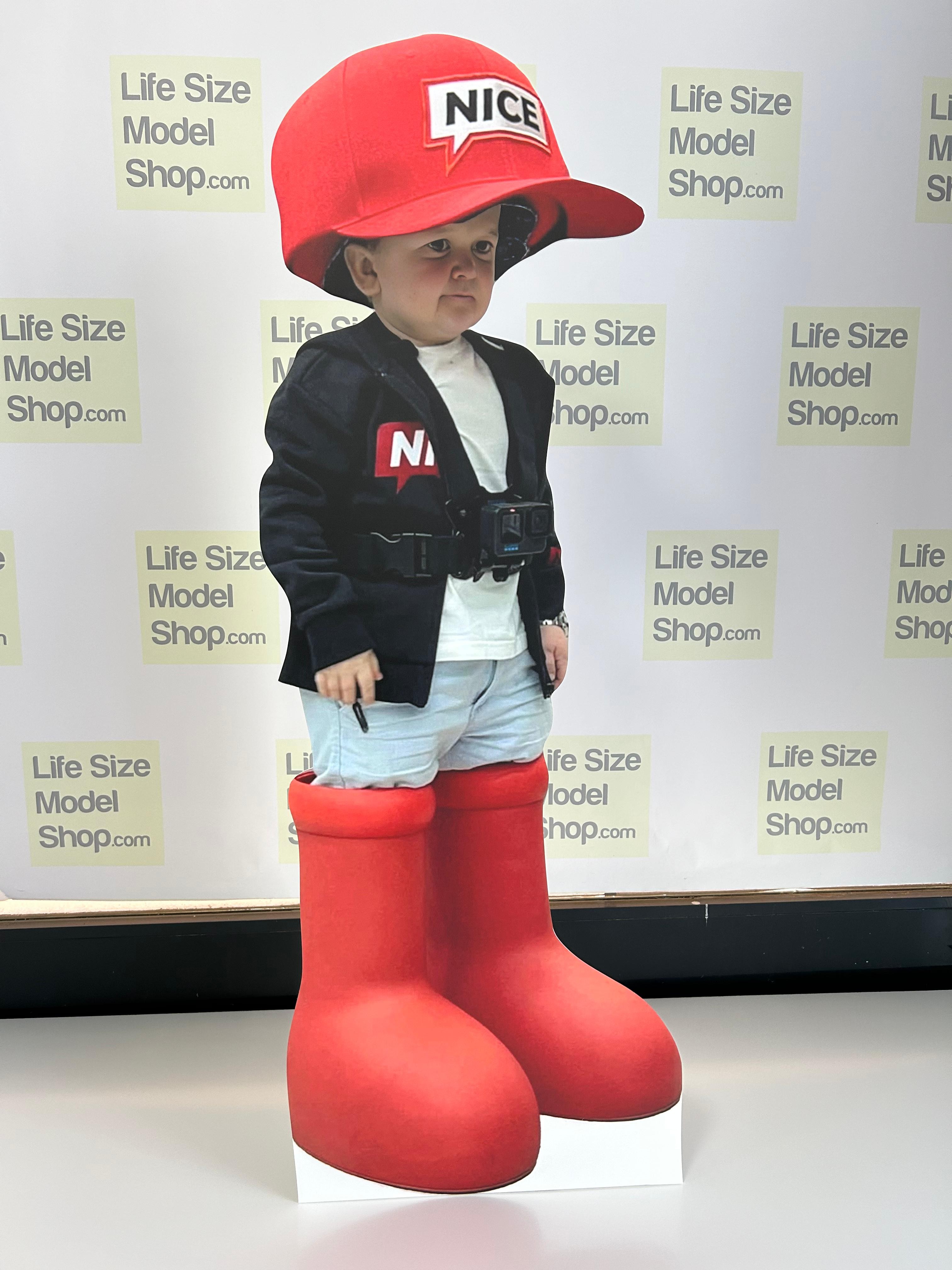 Model postaci potwora z tektury Labubu, model postaci z kartonu LABUBU Standee