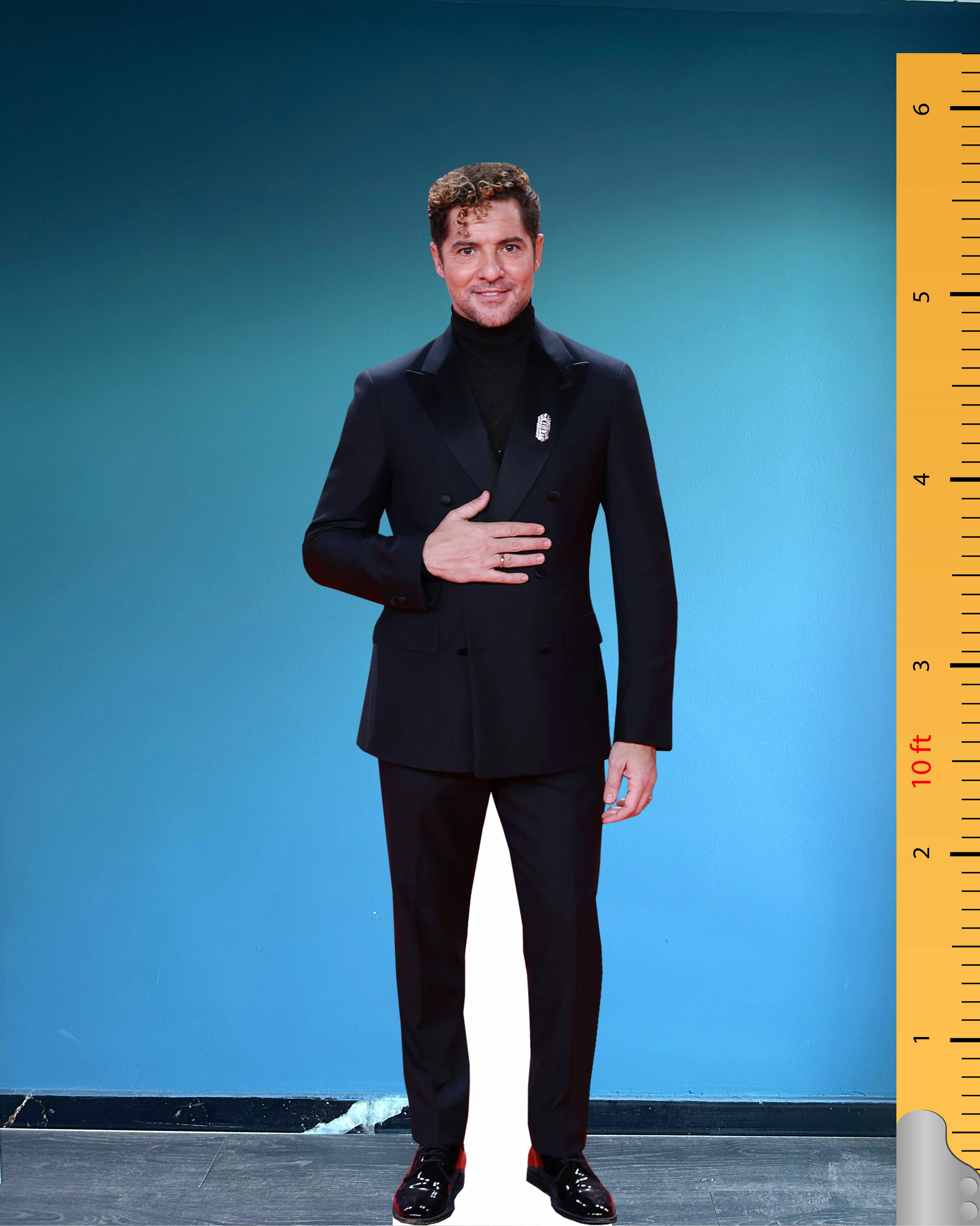 🎶 Kartonowa figura Davida Bisbala w naturalnej wielkości – Edycja Czerwonego Dywanu Latin Grammy Awards