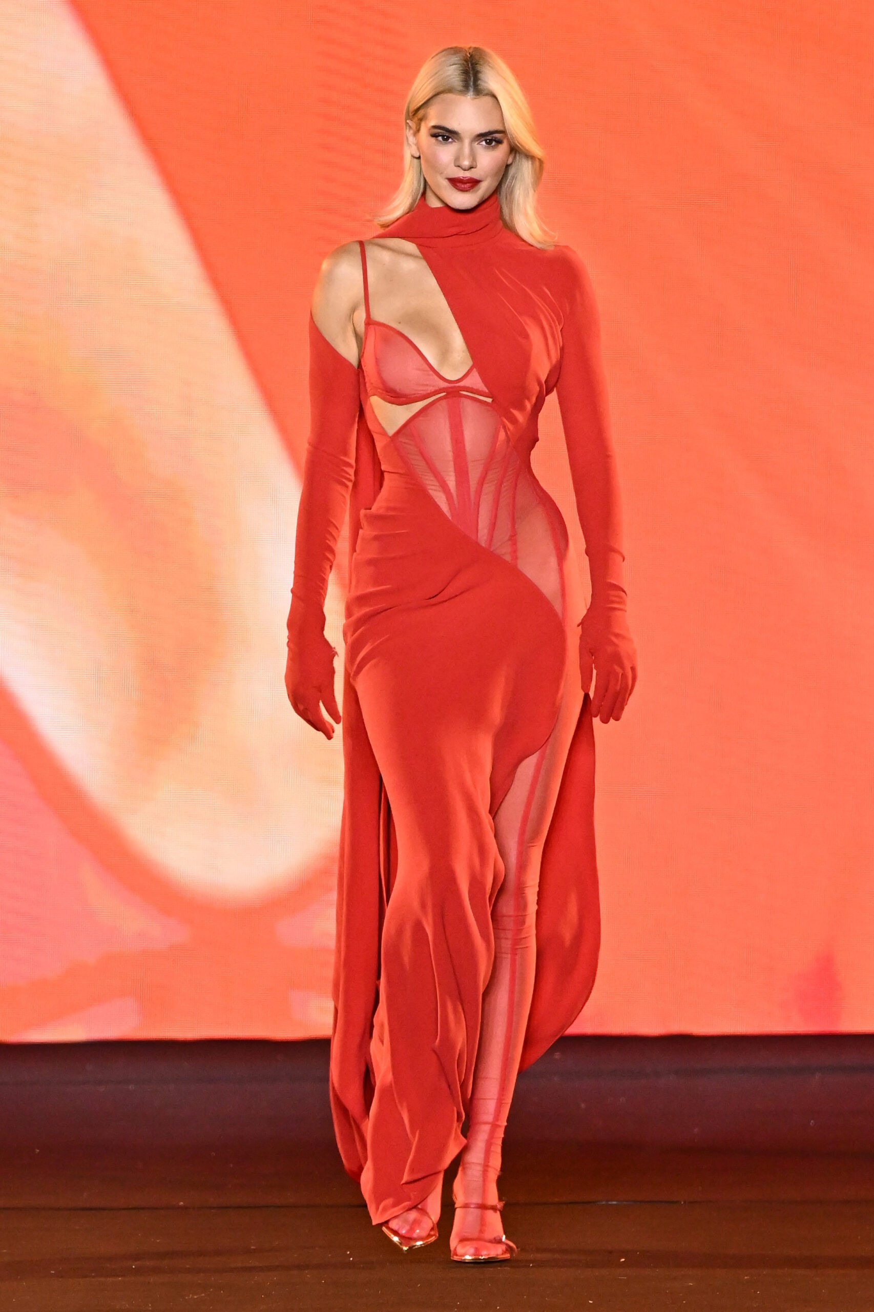 Kendall Jenner Recorte Standee Modelo Vestido Vermelho Recorte de Papelão Modelo em Tamanho Real