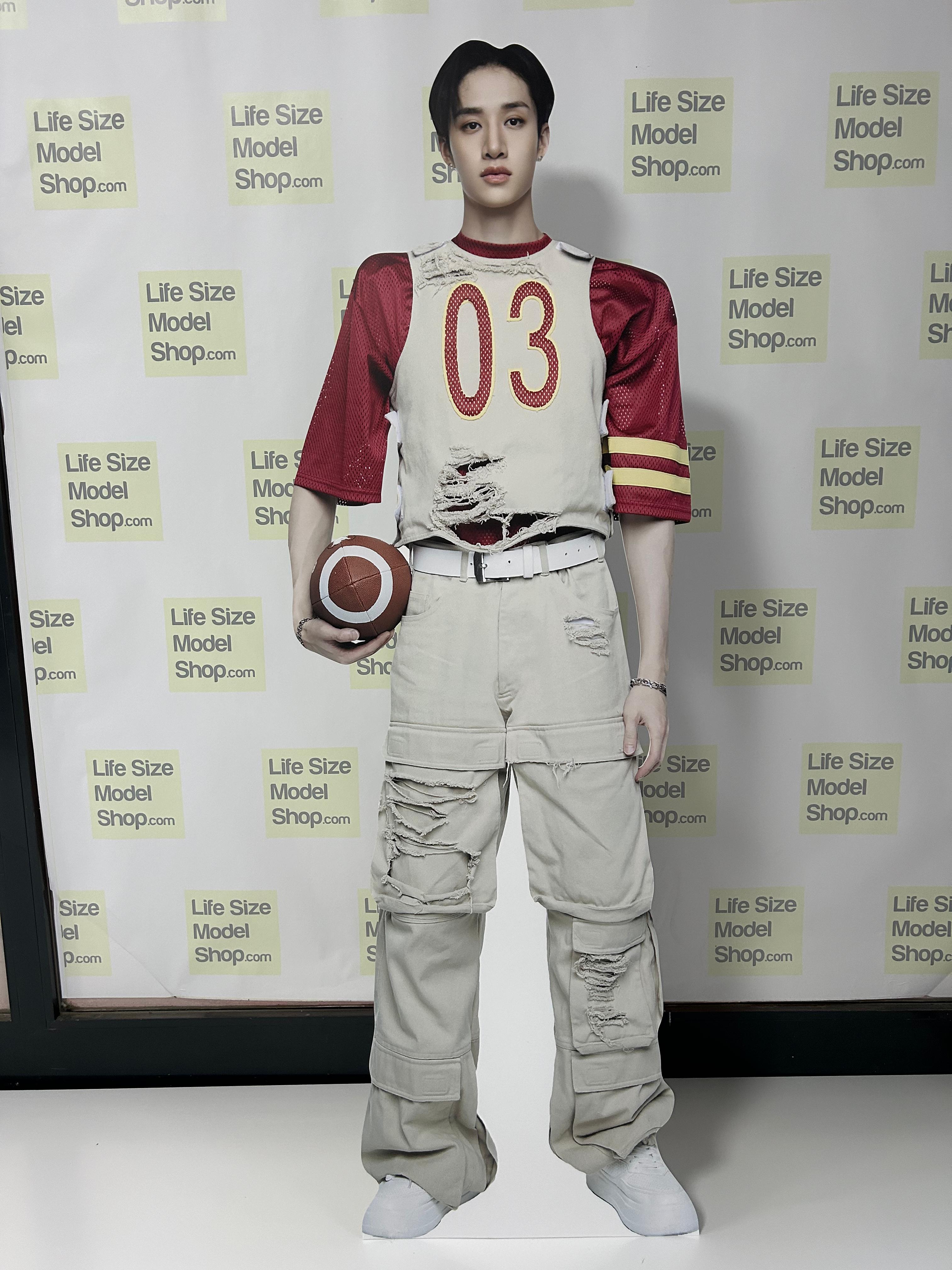 🌟 Kartonowa postać Bang Chana w skali 1:1 – Standee Christophera Banga ze Stray Kids