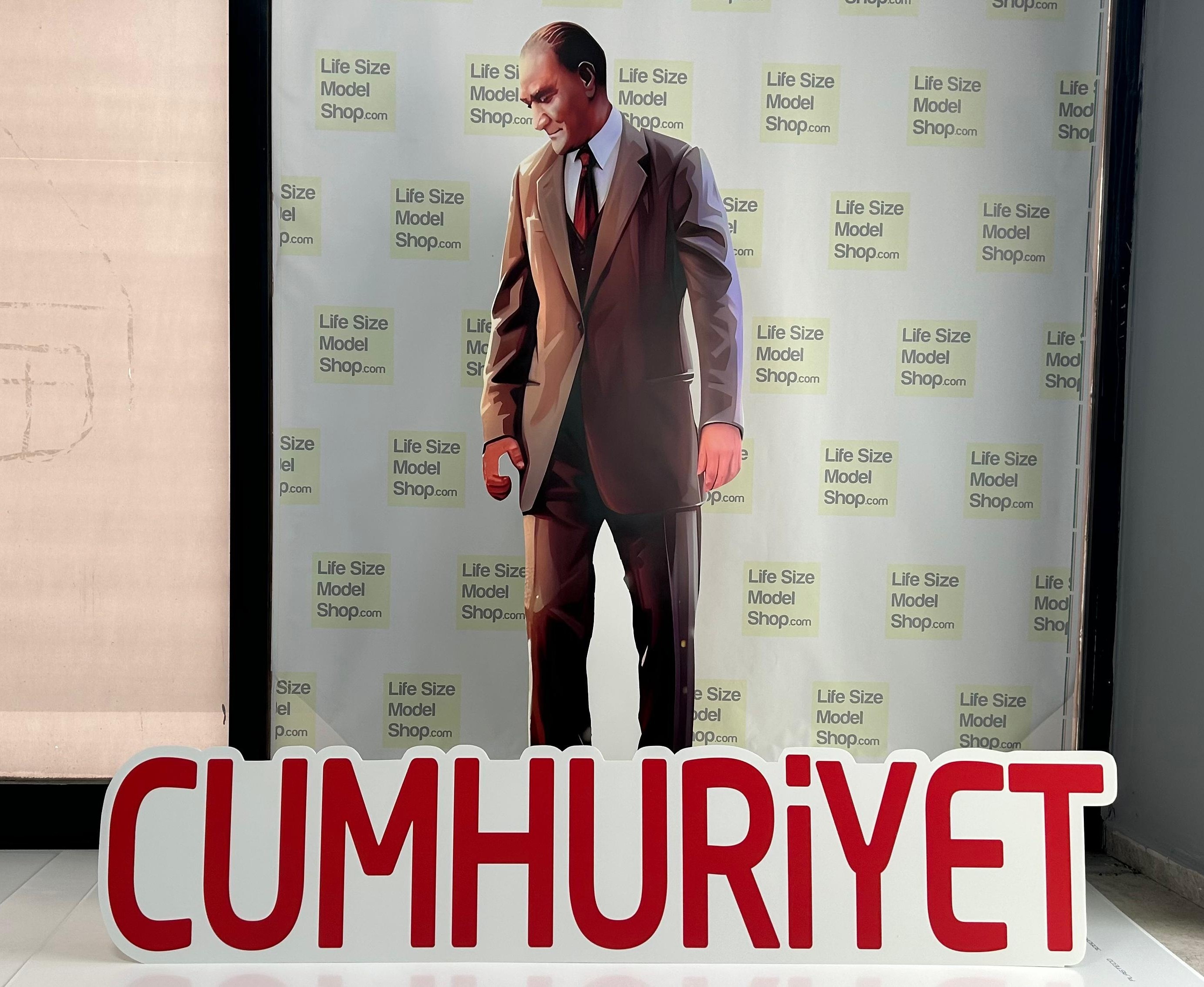 Atatürk Maketi ve Cumhuriyet Yazısı Dekor Kutlama Maketi Ayaklı Figür Cumhuriyet Kutlama Maketi