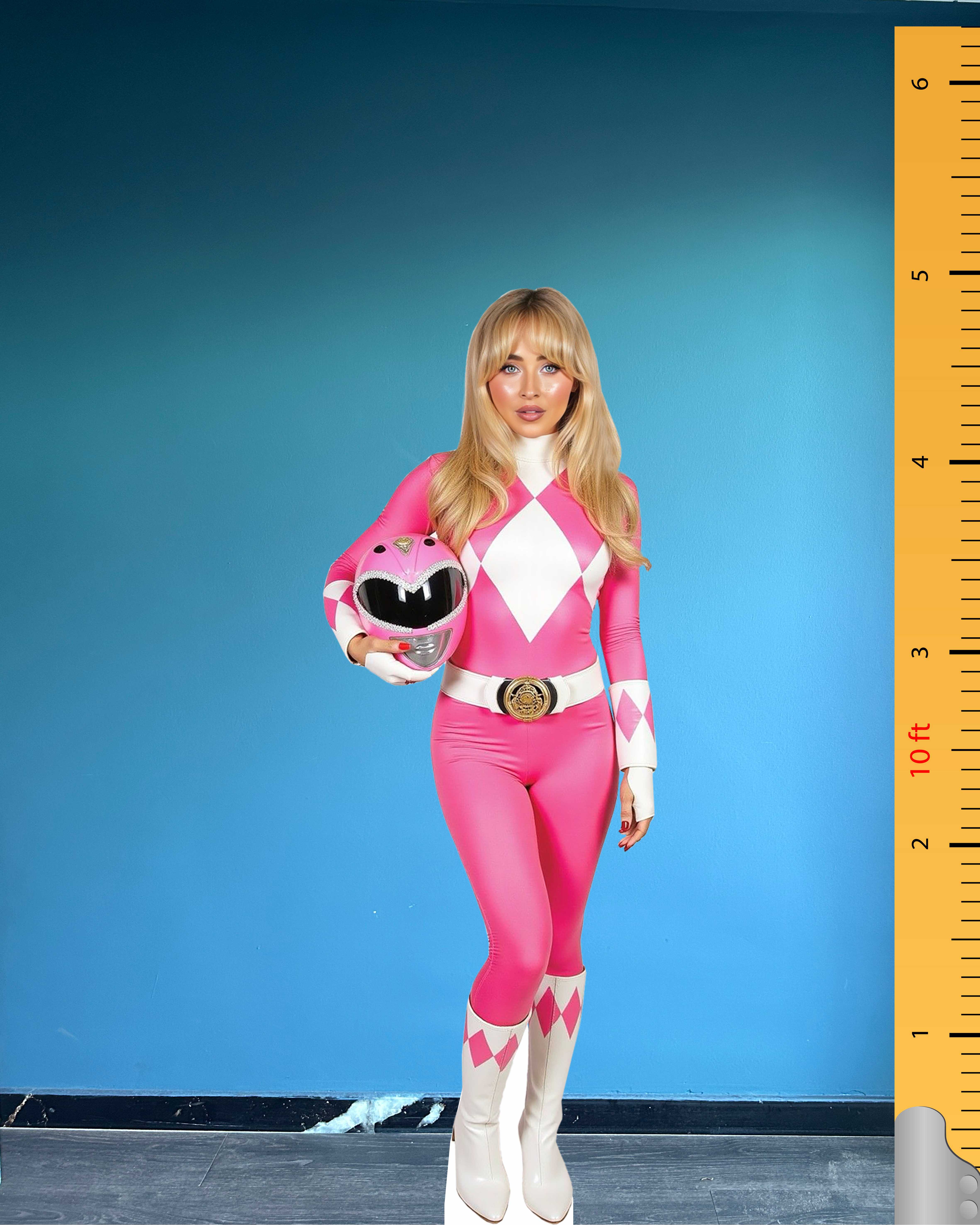 💖 Kartonowa figura w naturalnej wielkości Sabrina Carpenter – Power Rangers Różowy Ranger Standee
