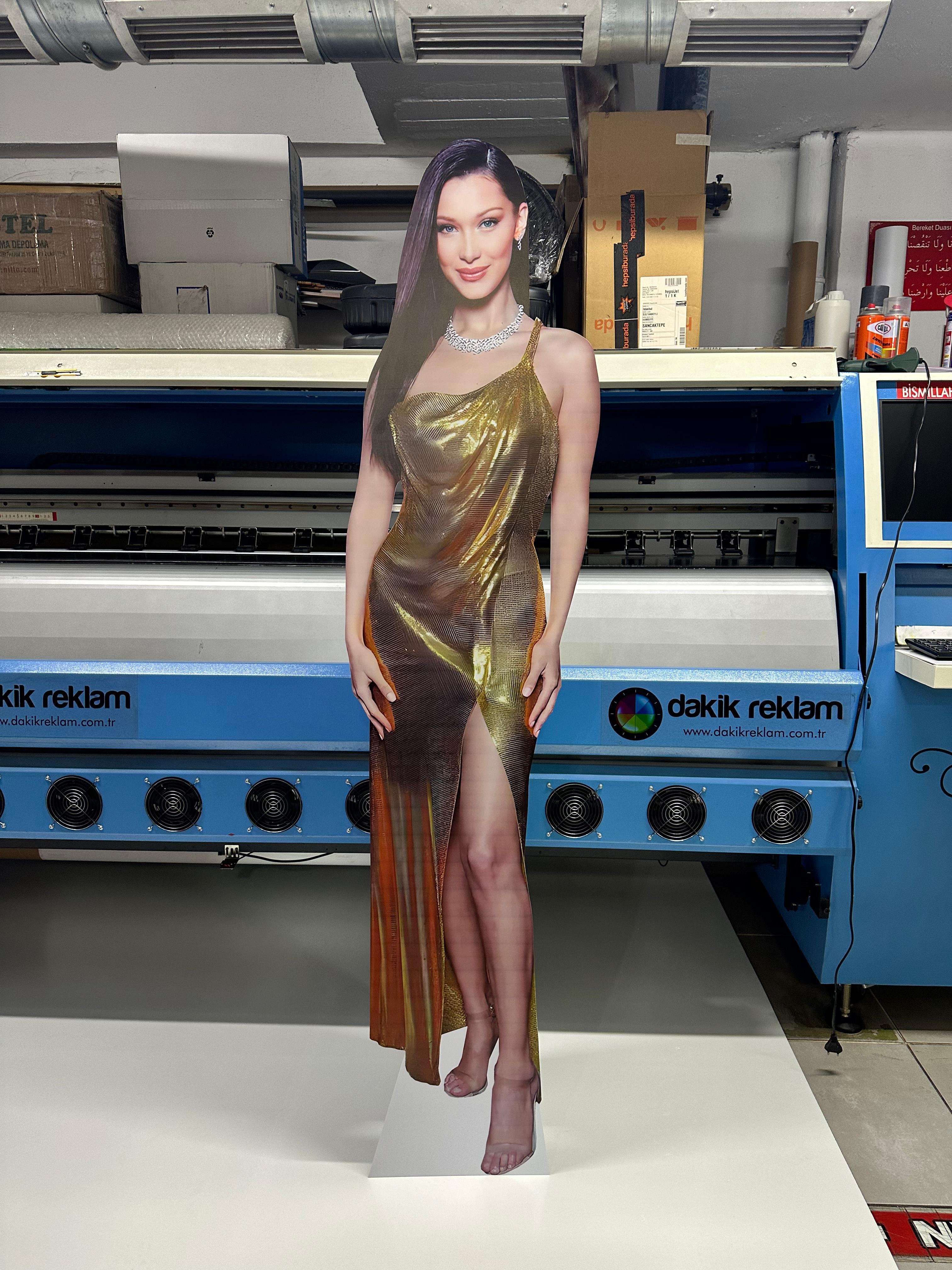 Bella Hadid Recorte de papelão em tamanho real / Modelo de standee