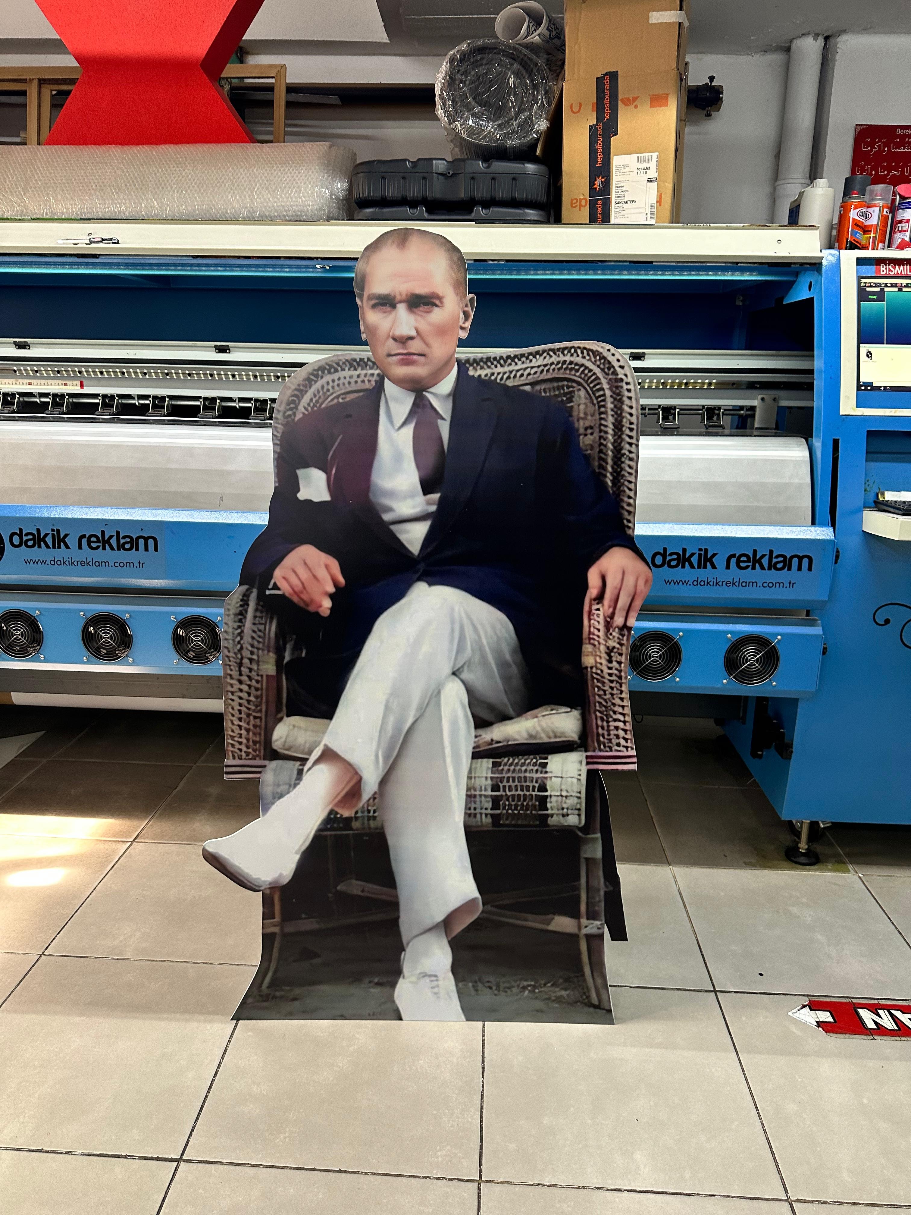Mustafa Kemal Atatürk Tam Boy Plastik Maket 