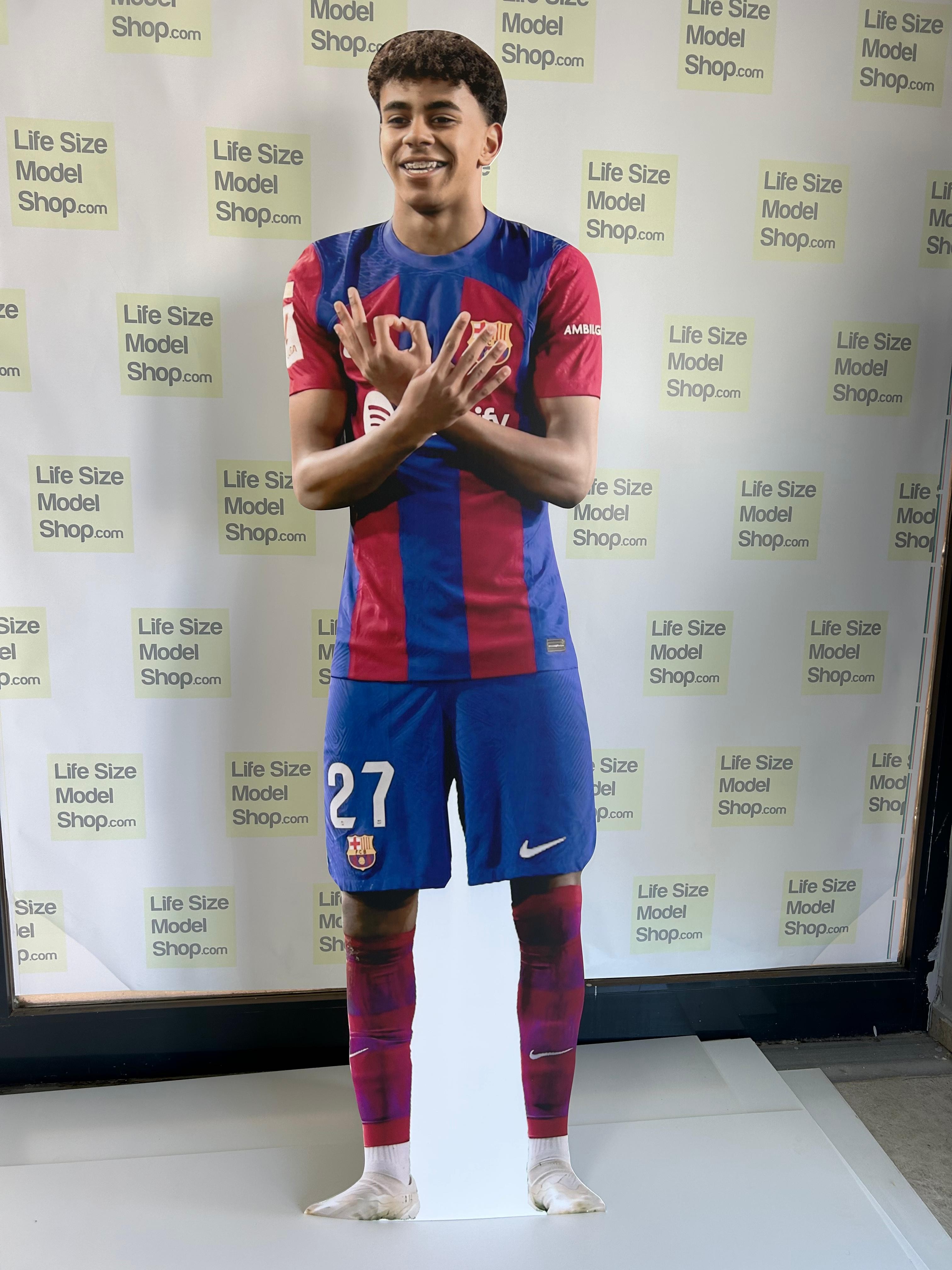 Modelo de recorte de papelão laminado Yamal Standee Yamal Figura de plástico em tamanho real