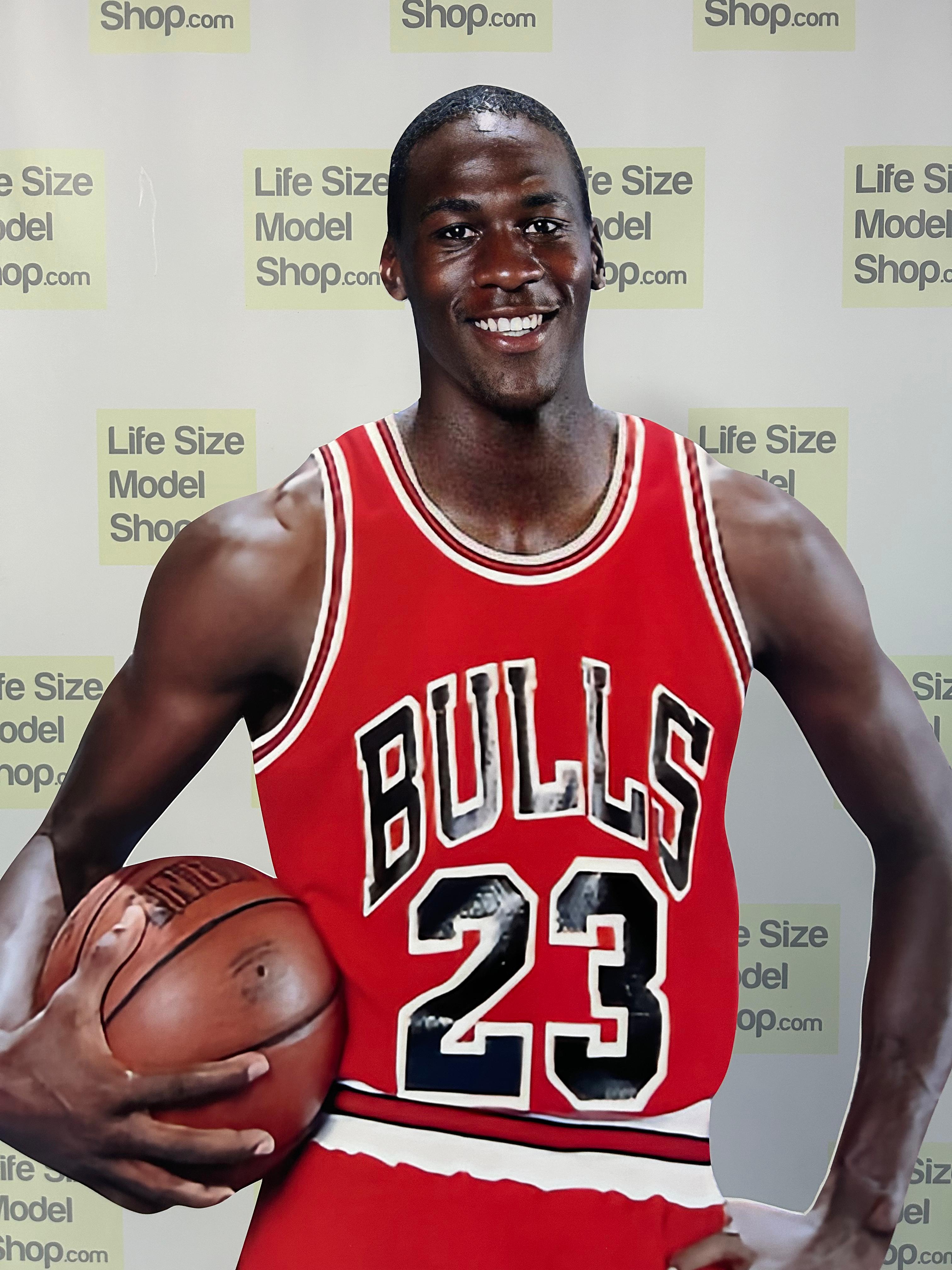 🏀 Tekturowa figurka Michaela Jordana w naturalnej wielkości – Chicago Bulls #23, edycja w kolorze czerwonym