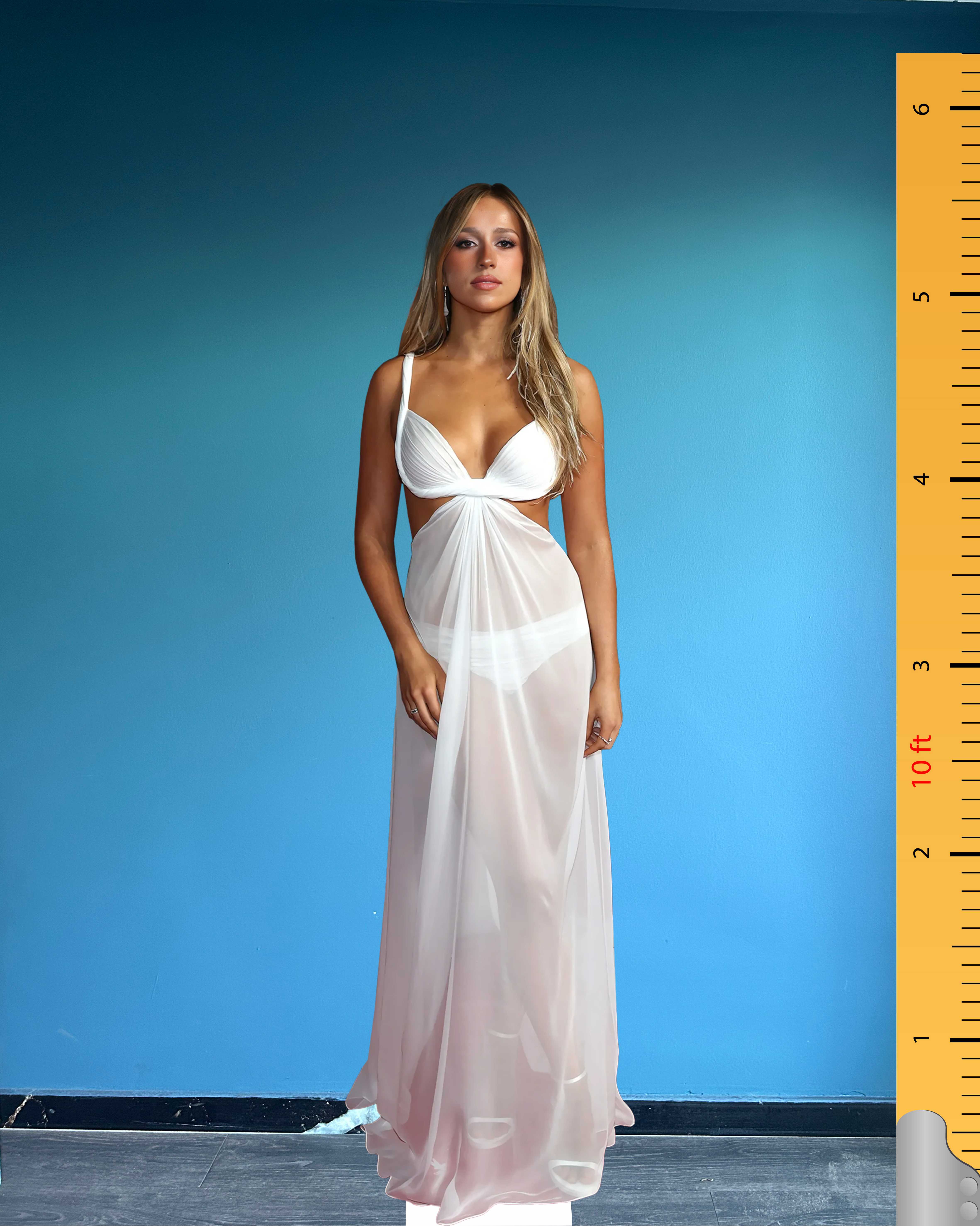 🎤 Tate McRae Tekturowa Figura w Naturalnej Wielkości – Edycja Czerwony Dywan MTV Video Music Awards 2025