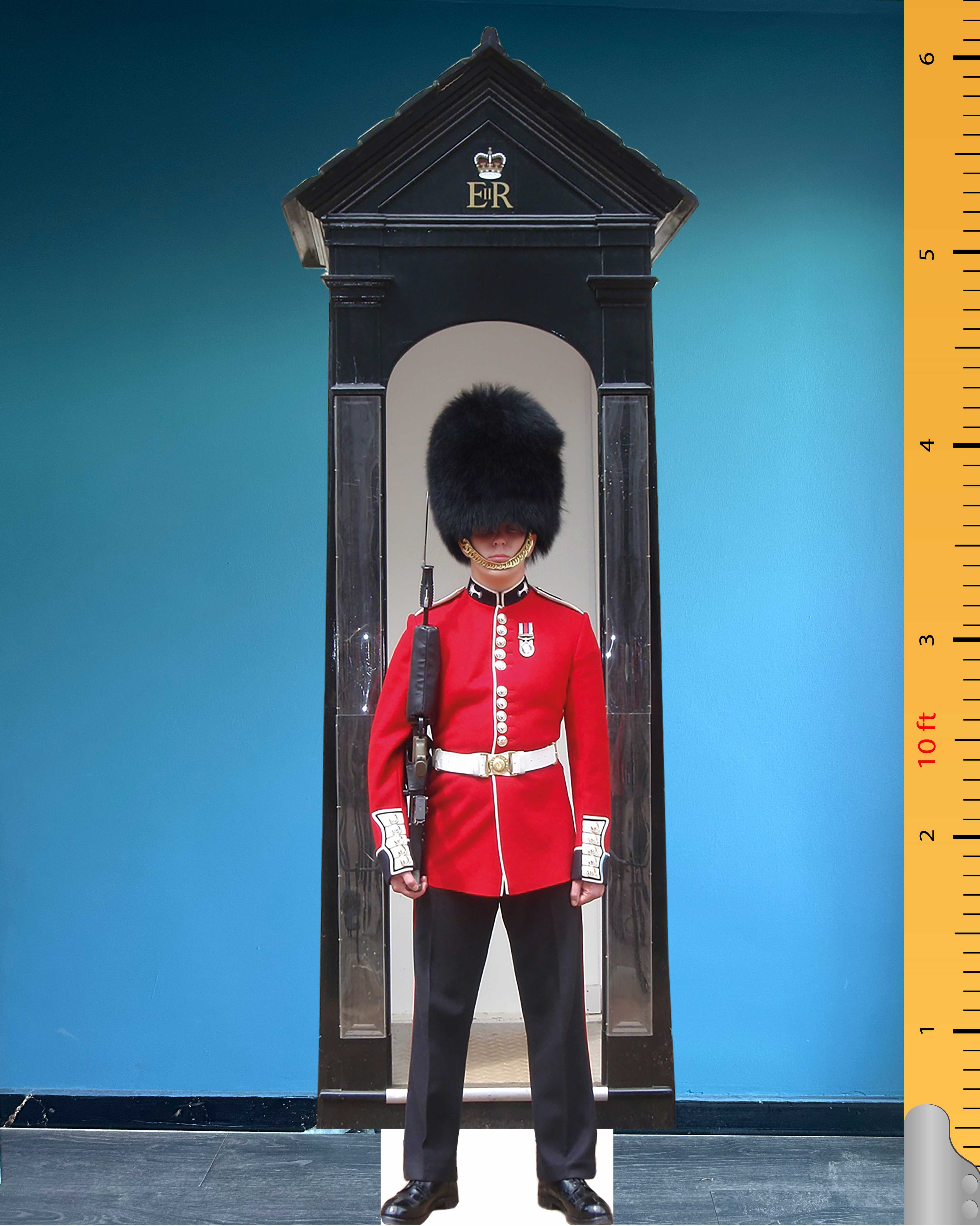 🇬🇧 British Grenadier Queen's Guard with Tower – Add Nobility to Your Space with Historical Elegance 🇬🇧