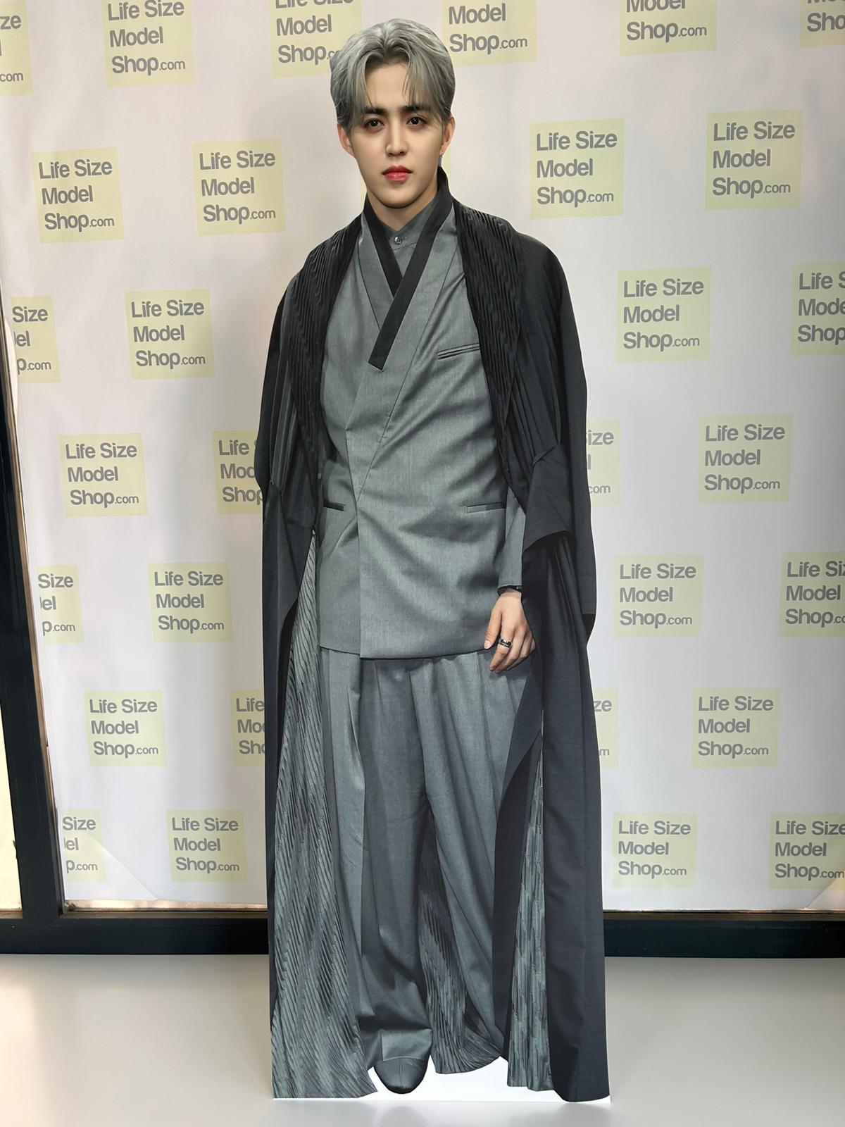Modèle découpé en carton grandeur nature de Choi Seung-cheol, modèle en plastique