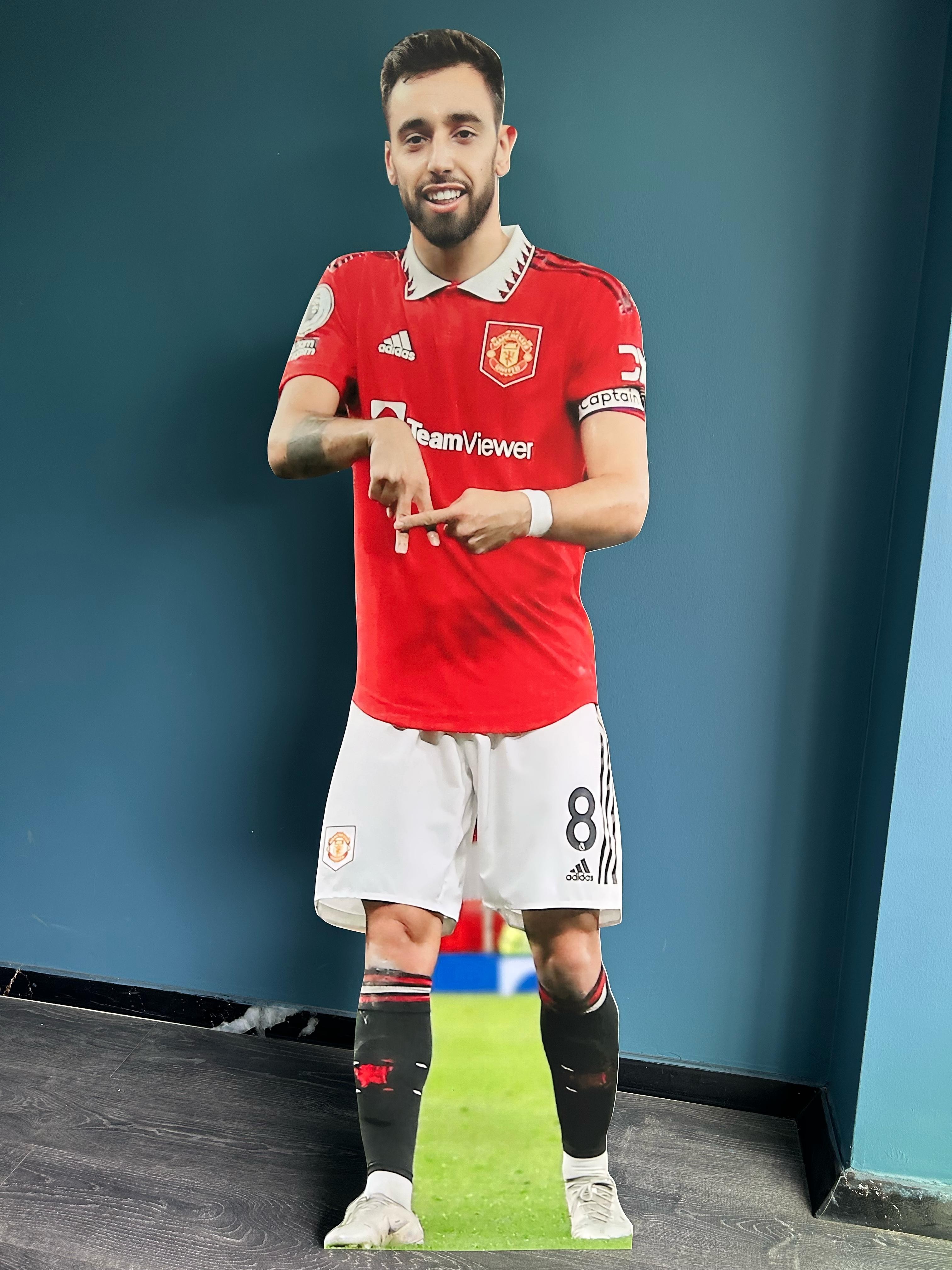 Bruno Fernandes Portugese voetballer Kartonnen uitsparing Levensgroot staand model Fernandes Voetballer Model