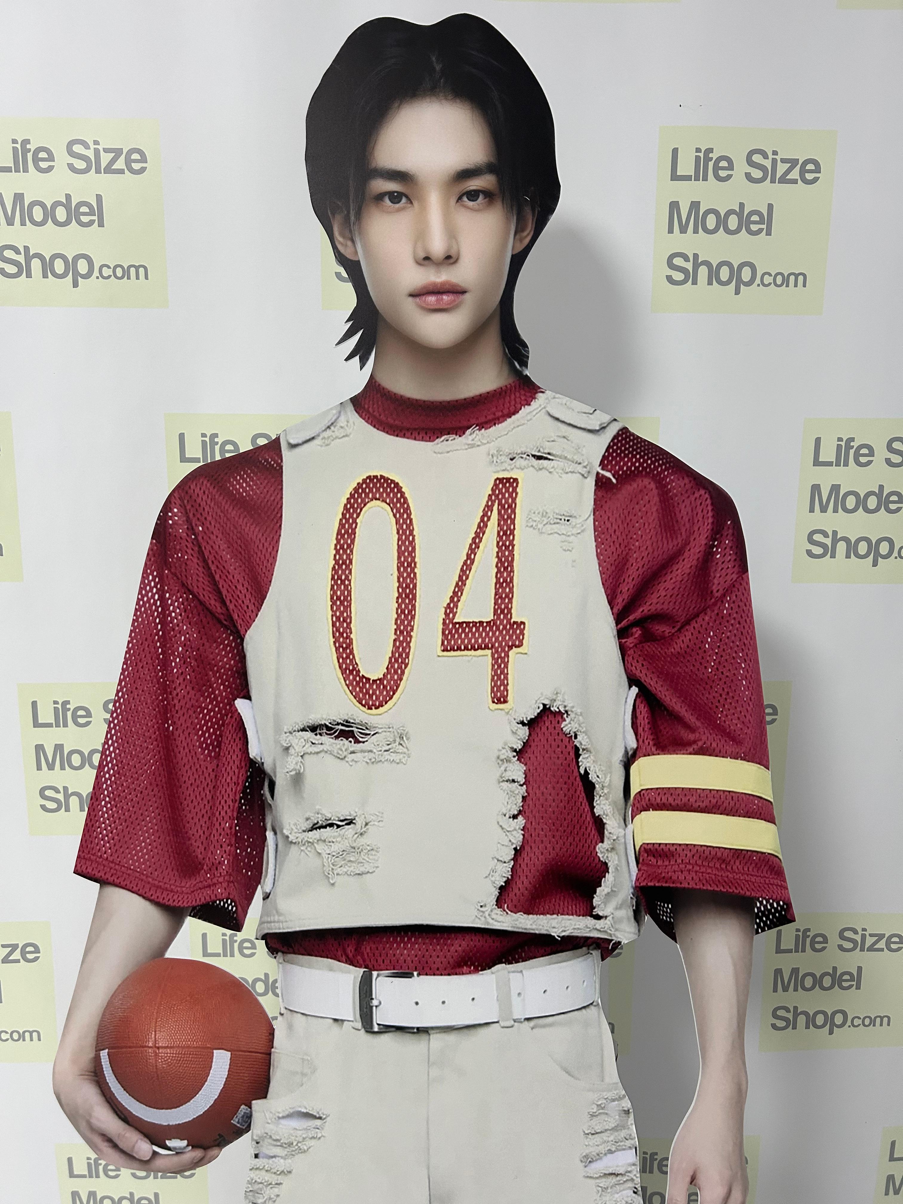 🌟 Kartonowa postać Hyunjina w skali 1:1 – Standee Hwang Hyun-jina ze Stray Kids