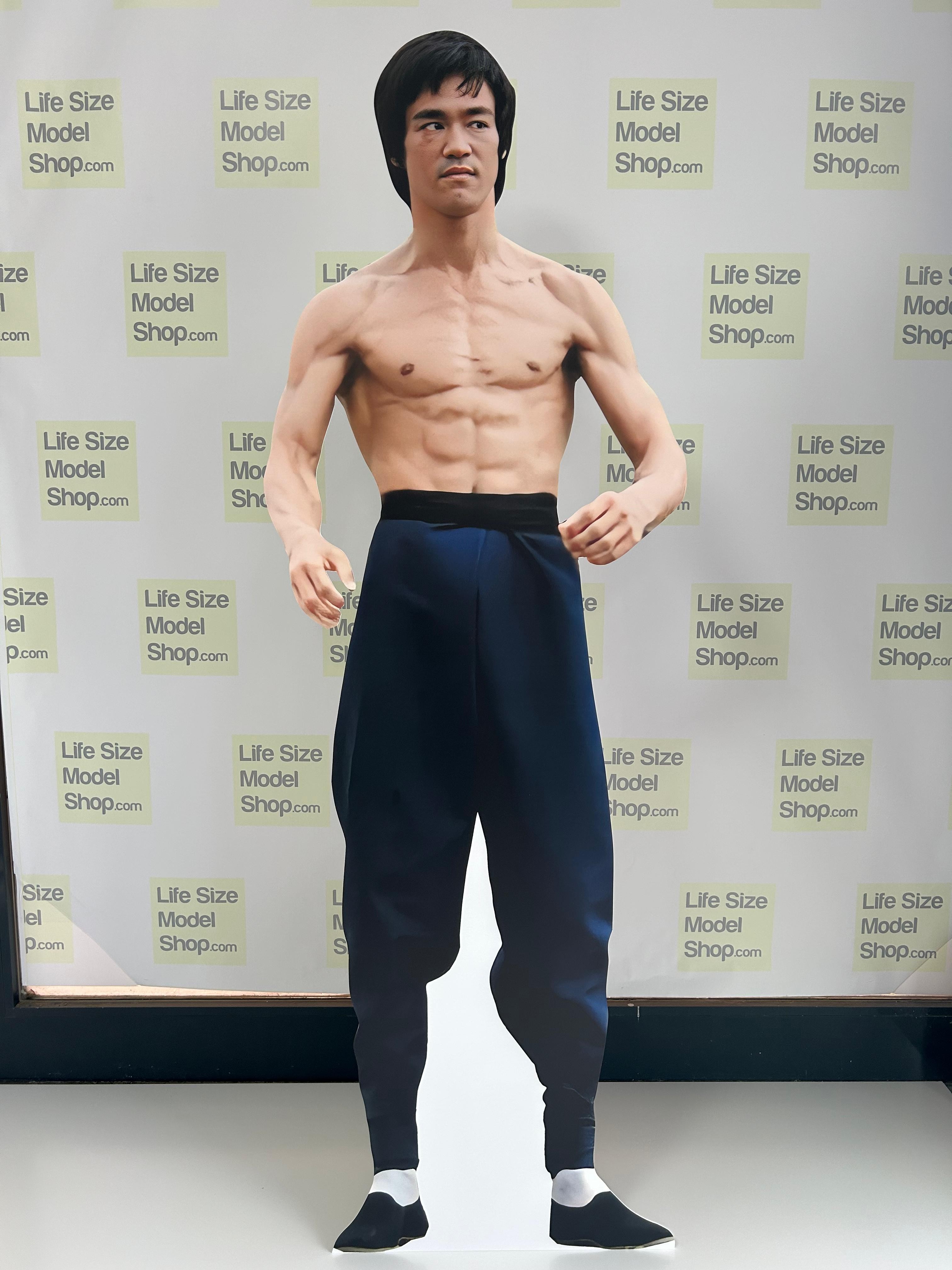 Bruce Lee Pappaufsteller Modell Ein Hongkonger amerikanischer Kampfkünstler Mockup Modell