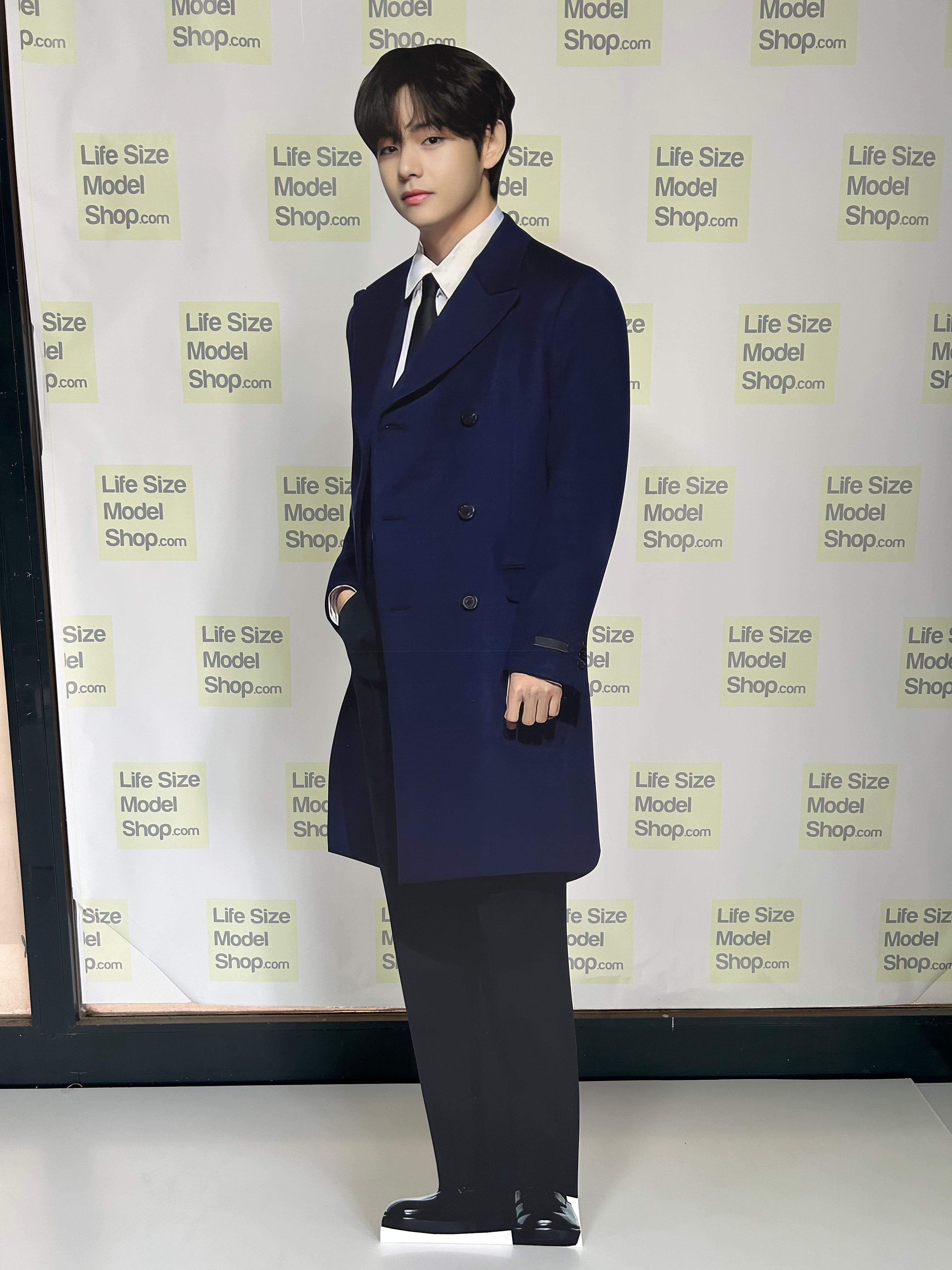 Kim Tae Hyung BTS V Modelo de papelão em tamanho real Standee Cantor sul-coreano BTS V