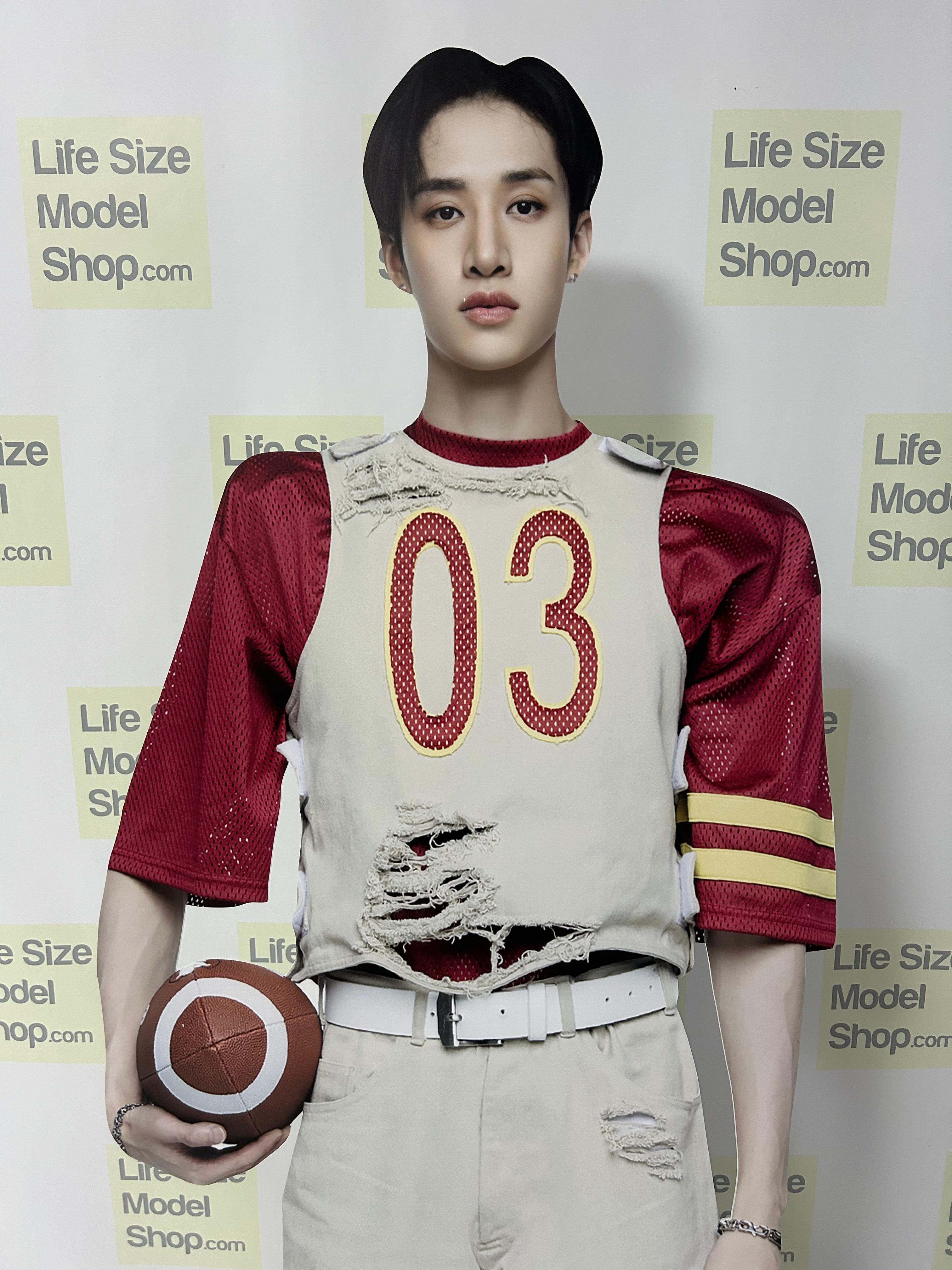 🌟 Kartonowa postać Bang Chana w skali 1:1 – Standee Christophera Banga ze Stray Kids