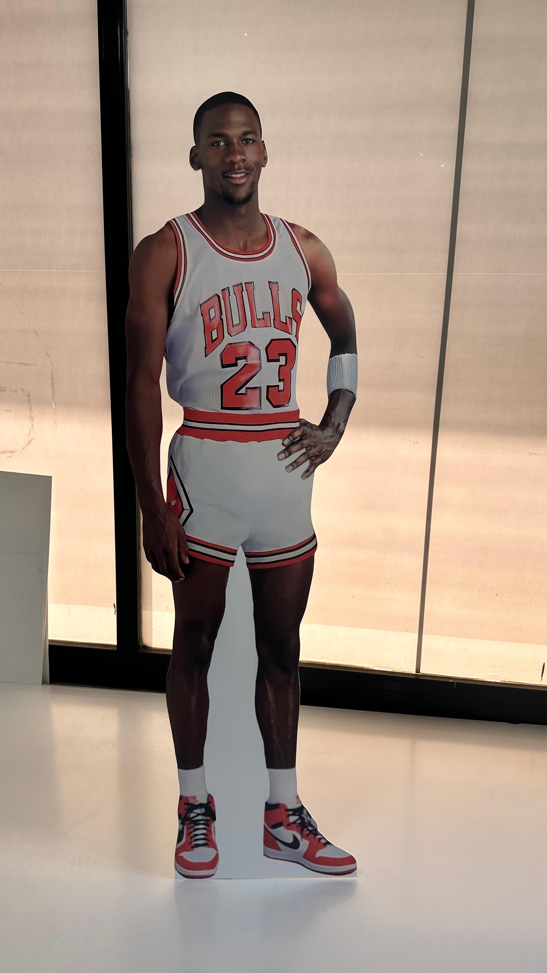 Michael Jordan Aufsteller aus Pappe, Modell des legendären amerikanischen Basketballspielers