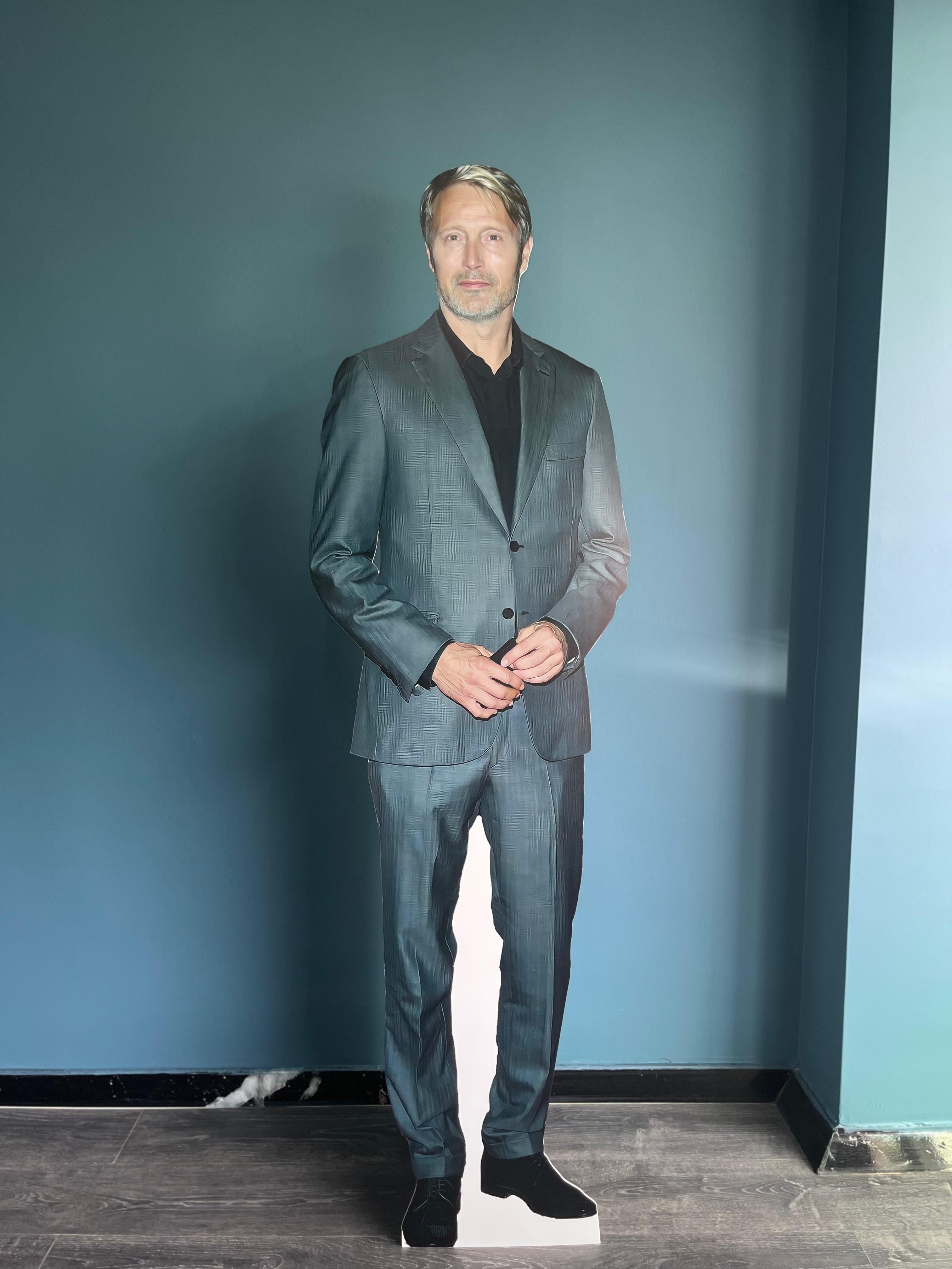 Mads Mikkelsen Gerçek Boyutlu Plastik Özel Kesim Maket