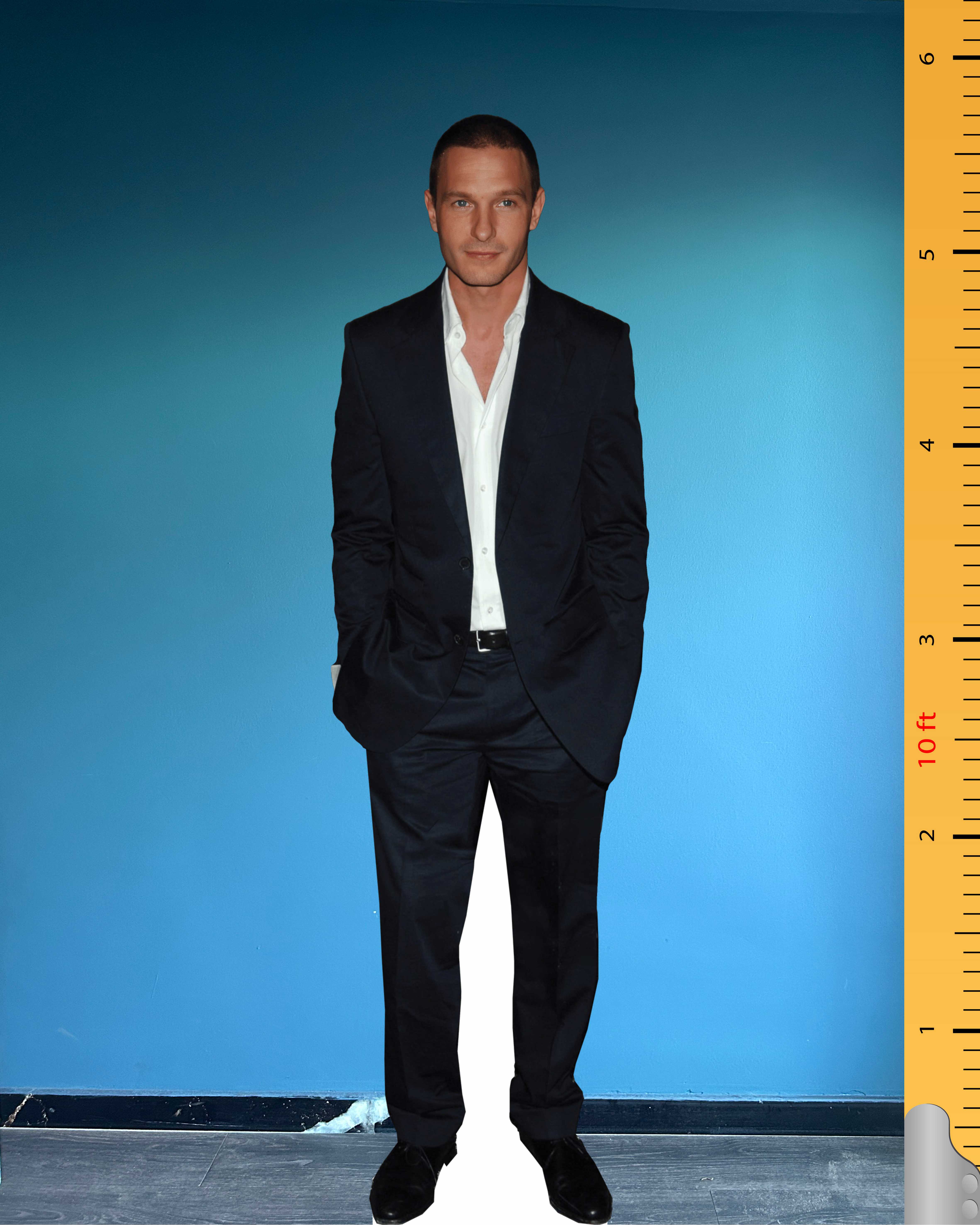 🎬 Thomas Kretschmann Life-Size Cardboard Cutout – German Actor Standee for Film-Themed Events & Collector Displays
