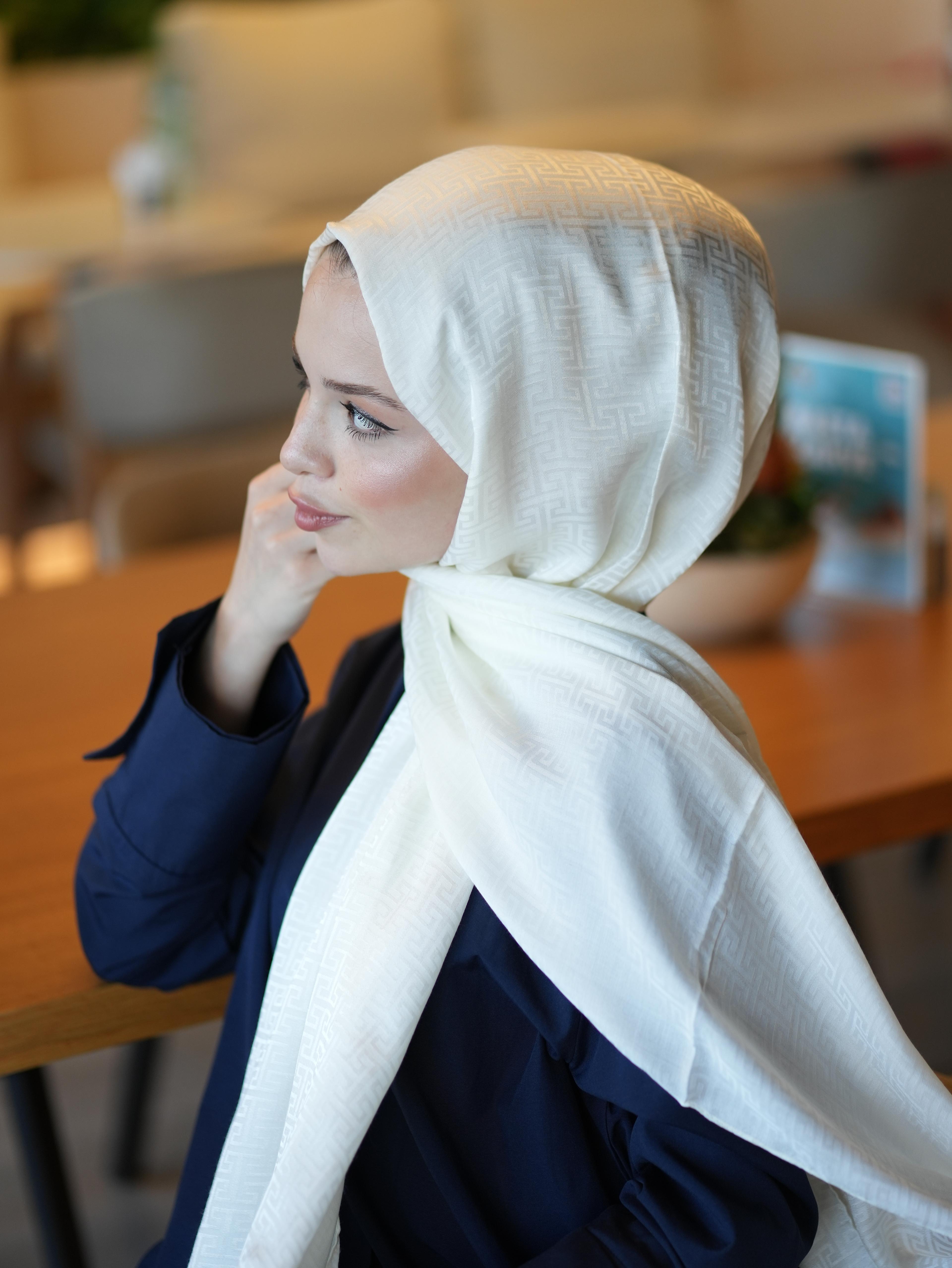İPEKSİ JAKAR SERİSİ LABİRENT DESEN ŞAL - BEYAZ image