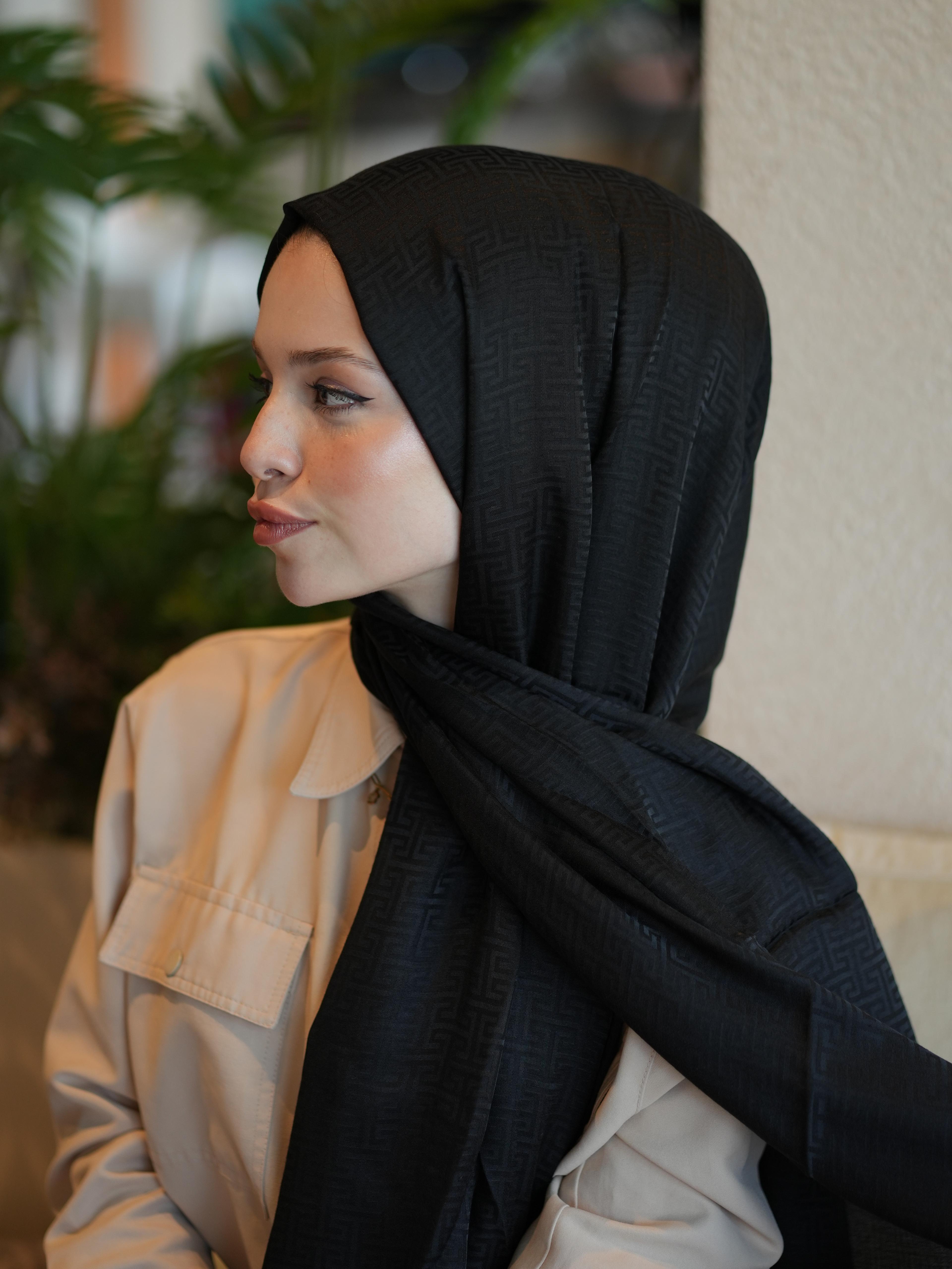 İPEKSİ JAKAR SERİSİ LABİRENT DESEN ŞAL - SİYAH image