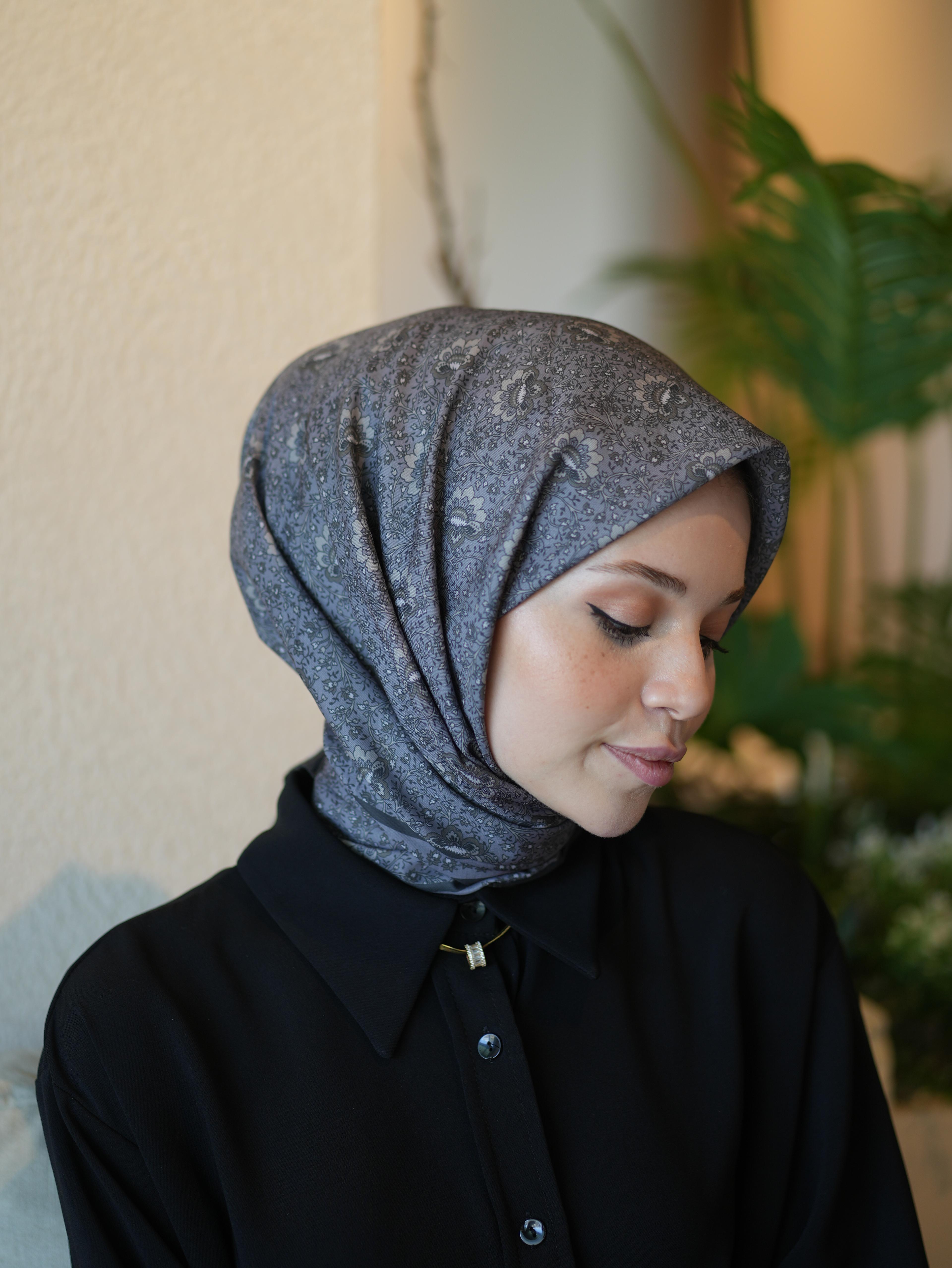 SOFT HEREKE DESEN EŞARP - KÖMÜR GRİ- AÇIK GÜMÜŞ image