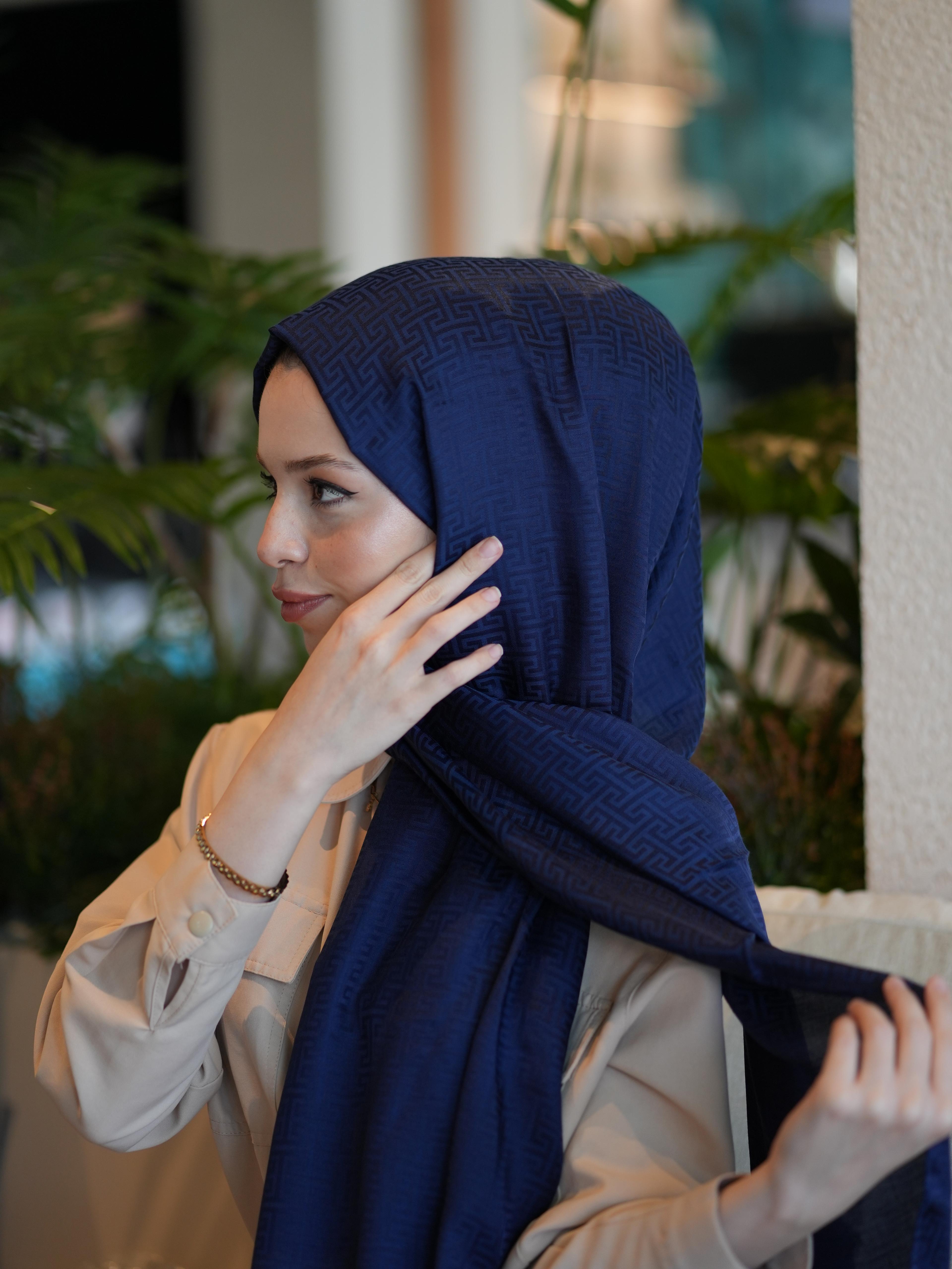 İPEKSİ JAKAR SERİSİ LABİRENT DESEN ŞAL - GECE LACİVERTİ image