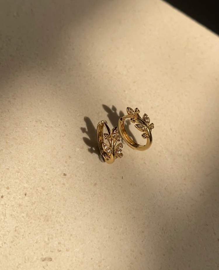 14 Ayar Altın Taşlı Yaprak Model Halka Küpe