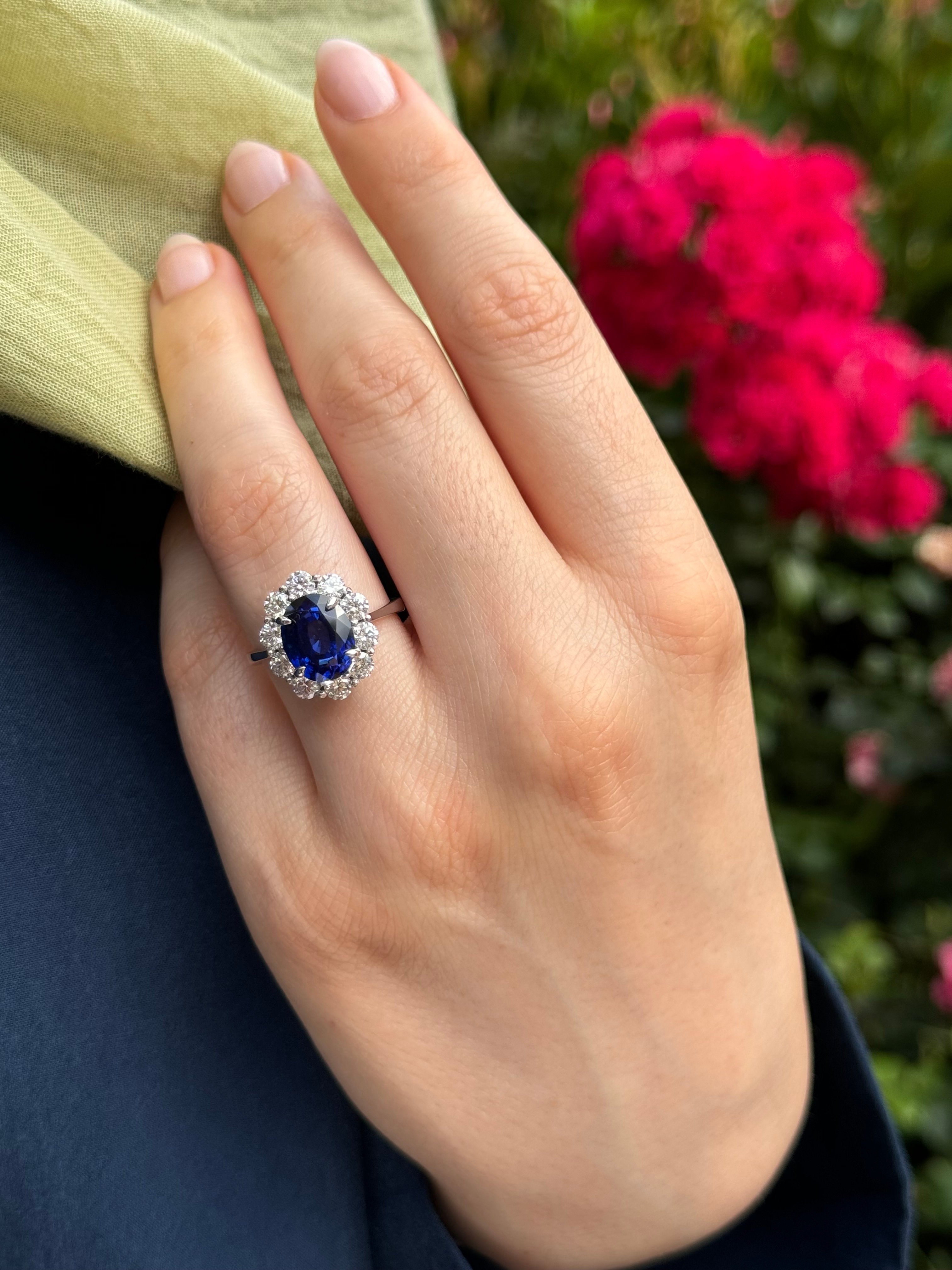 14 Ayar Beyaz Altın Oval Kesim Gerçek Safir ve Yuvarlak Kesim Pırlanta Evlilik Yüzüğü
